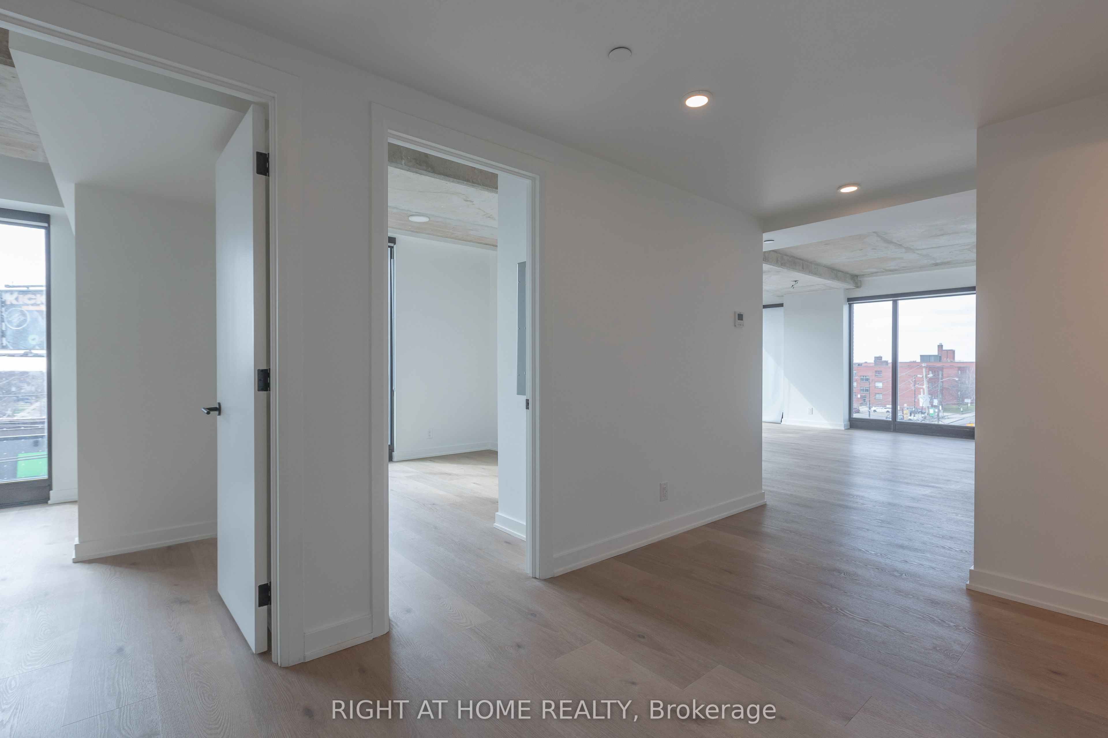 7 Fairbank Avenue W 503, Toronto, ON M6E 3Y5 photo 4