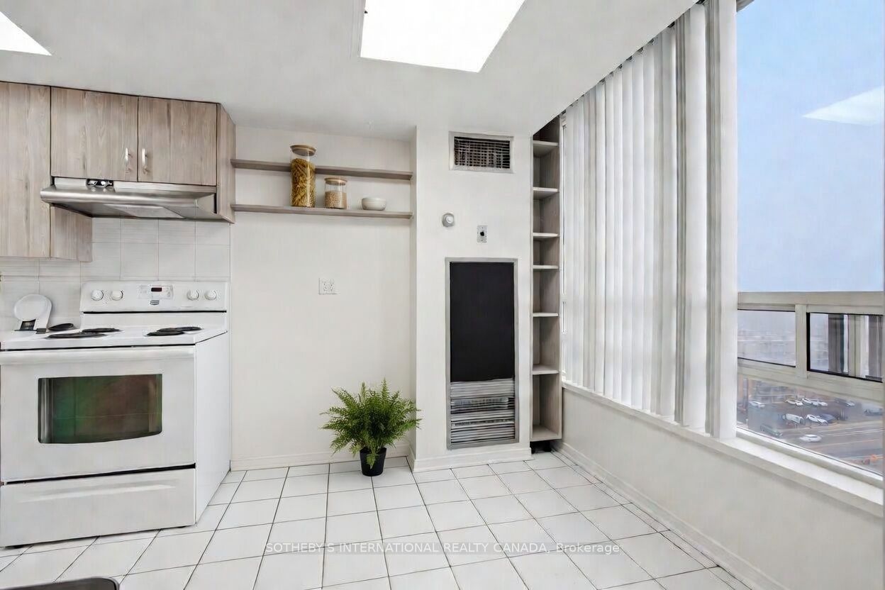 75 King Street E 1512, Mississauga, ON L5A 4G5 photo 5