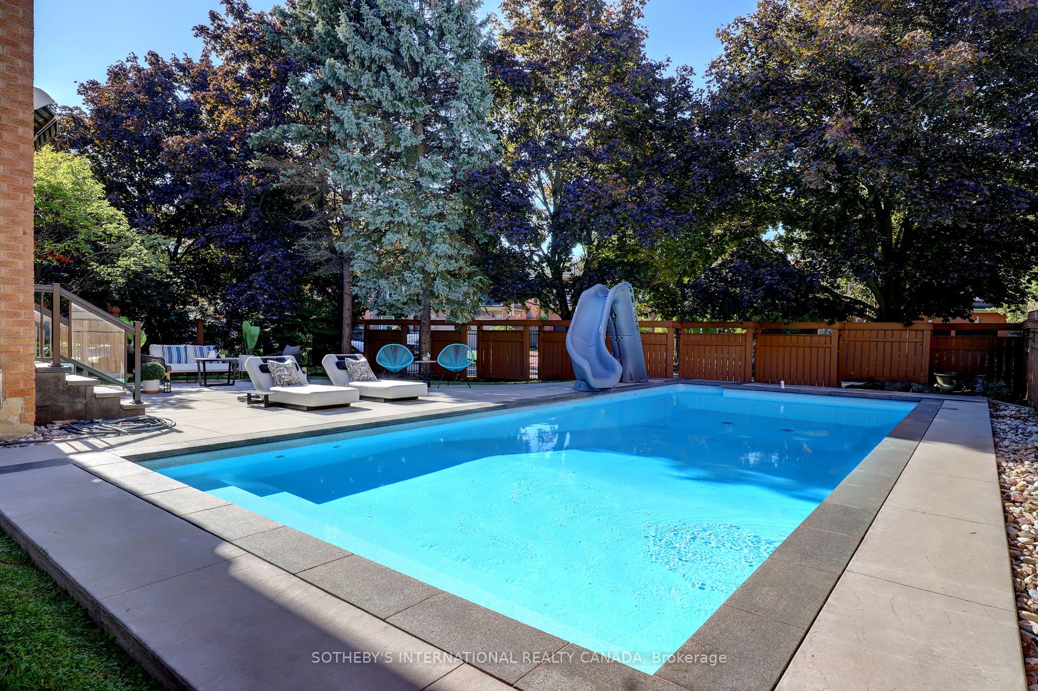 1939 Calgary Court, Mississauga, ON L5H 4J1 photo 2