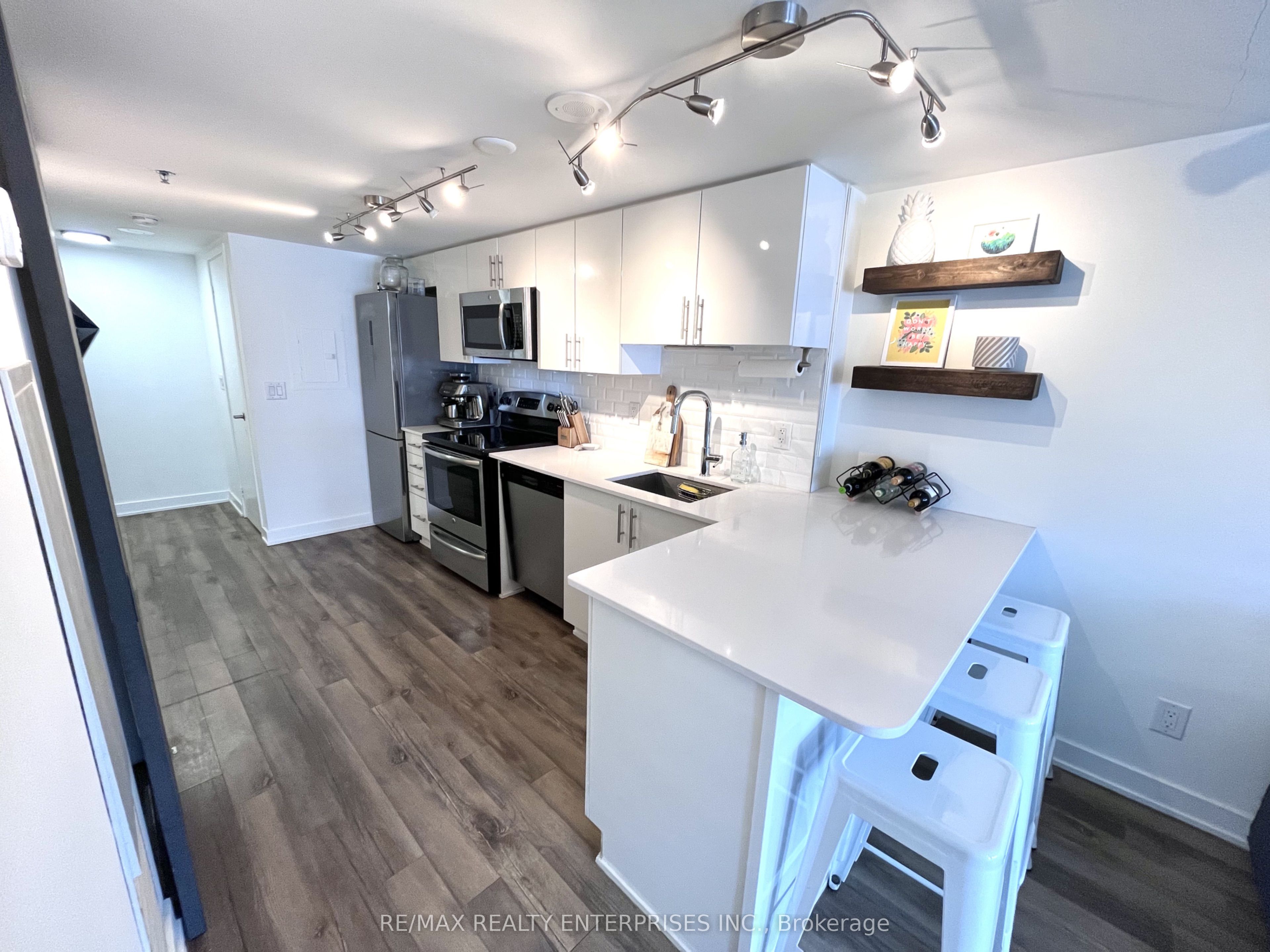 11 Superior Avenue TH1, Toronto, ON M8V 0A7 photo 2
