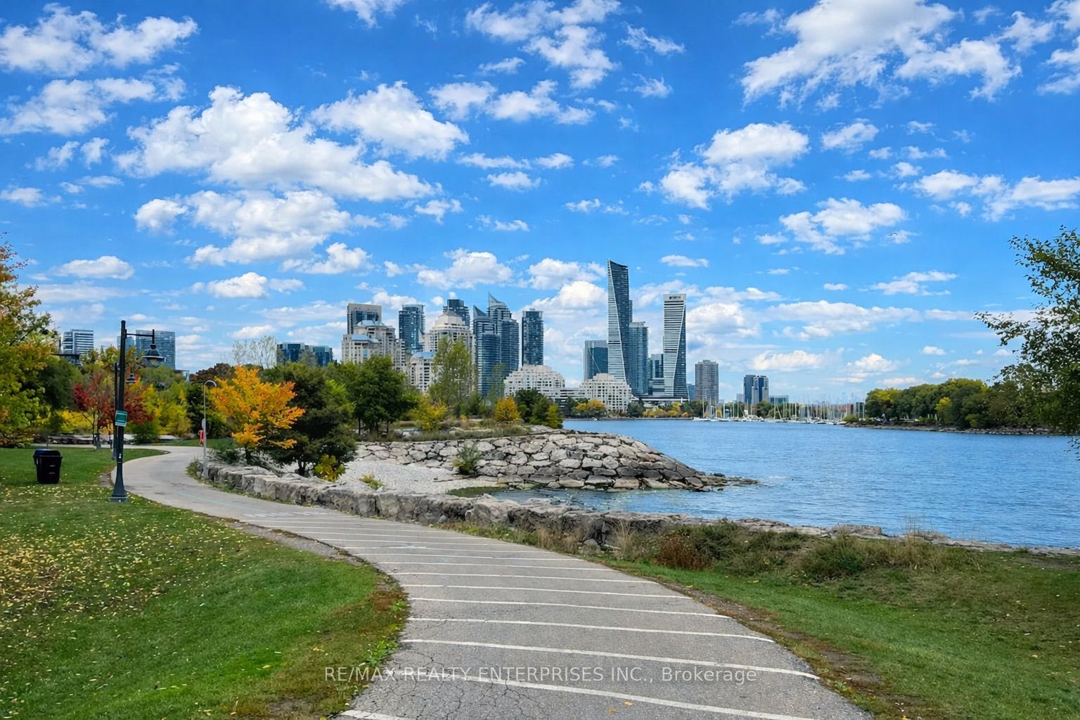 11 Superior Avenue TH1, Toronto, ON M8V 0A7 photo 3