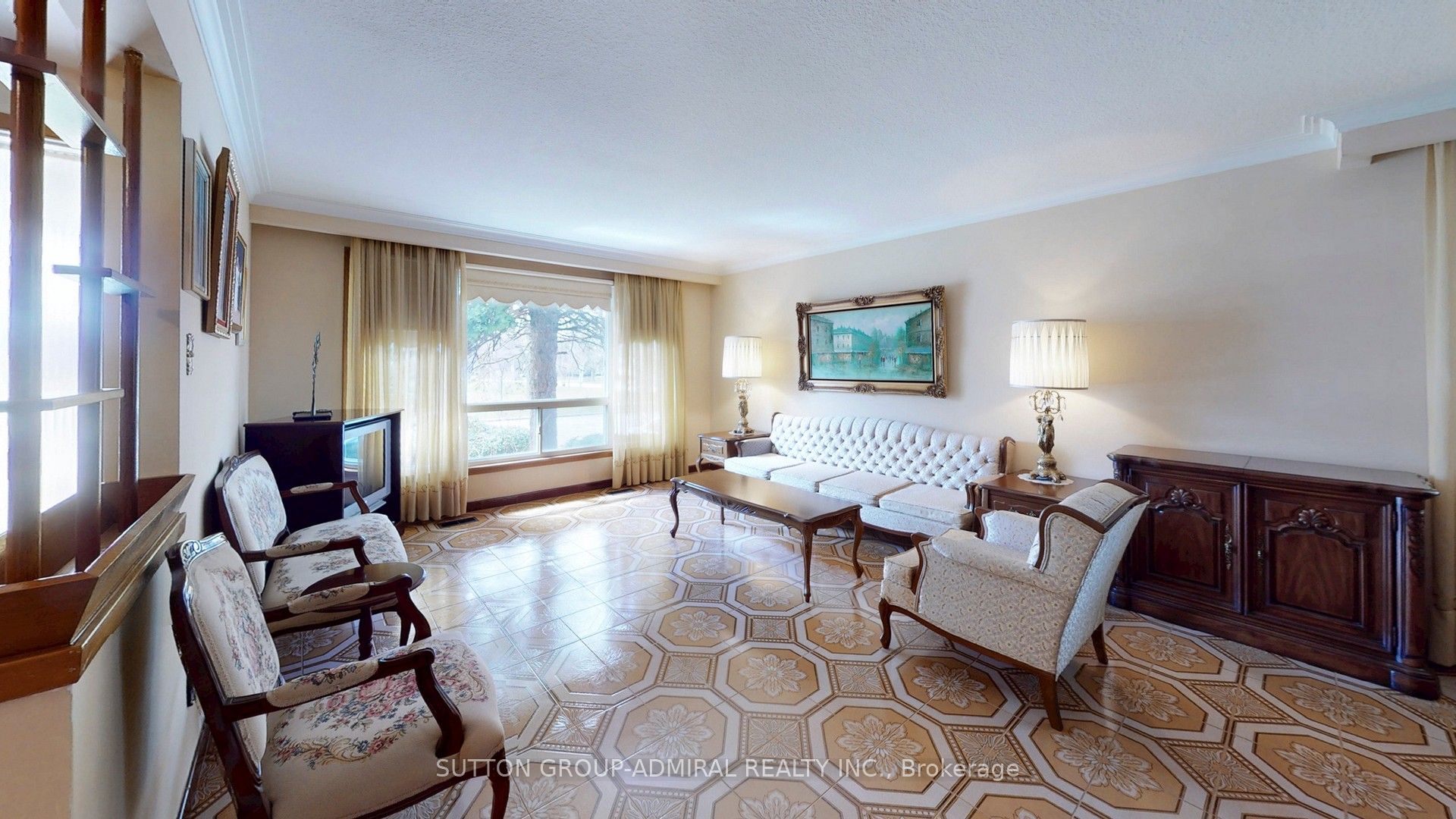 119 Brampton Road, Toronto, ON M9R 3K3 photo 4