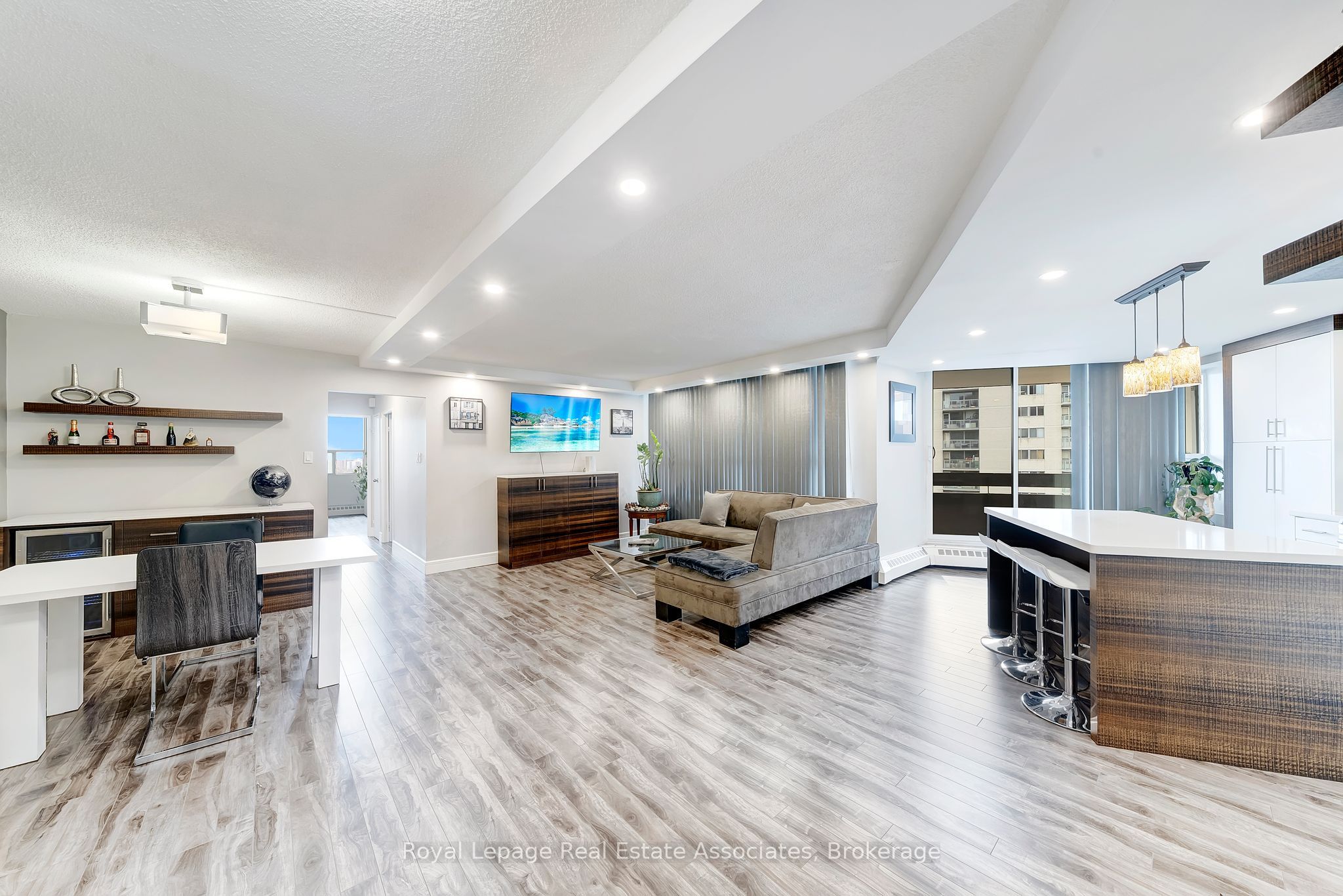 335 Mill Road 1406, Toronto, ON M9C 1Y6 photo 4