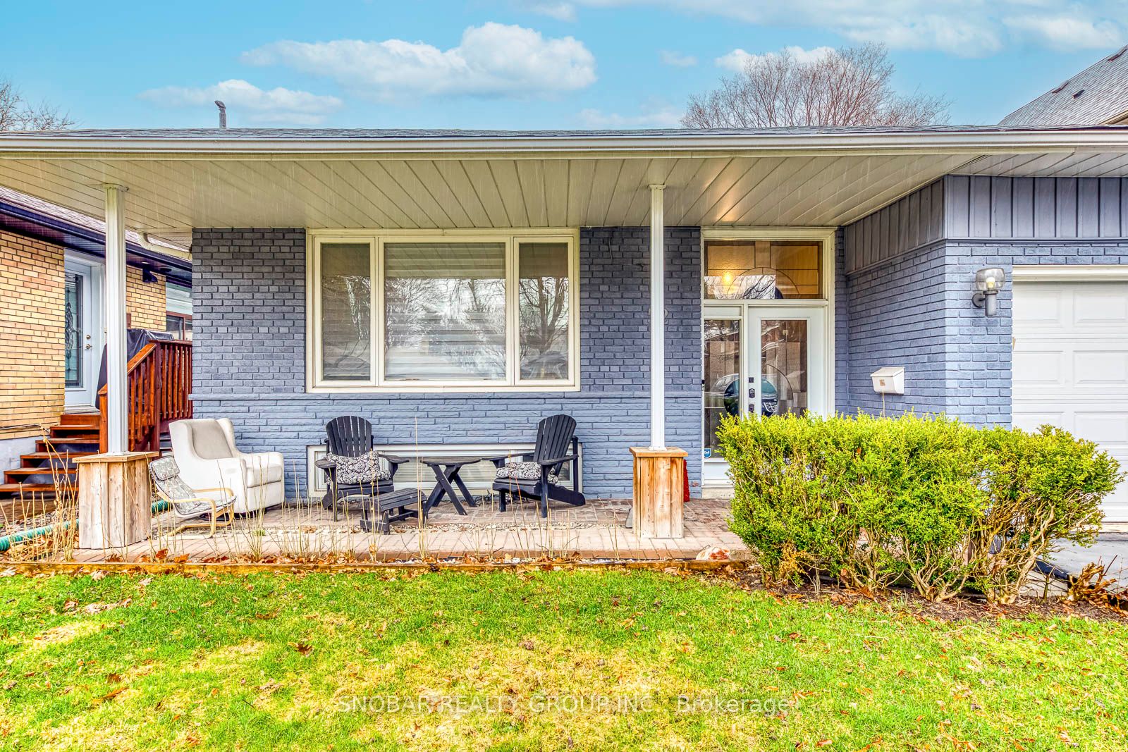 52 Decarie Circle, Toronto, ON M9B 3J2 photo 2