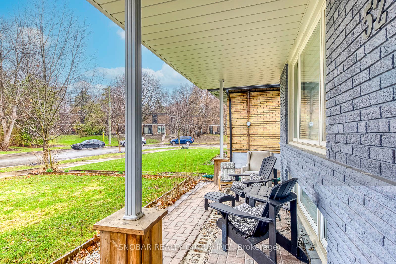 52 Decarie Circle, Toronto, ON M9B 3J2 photo 3