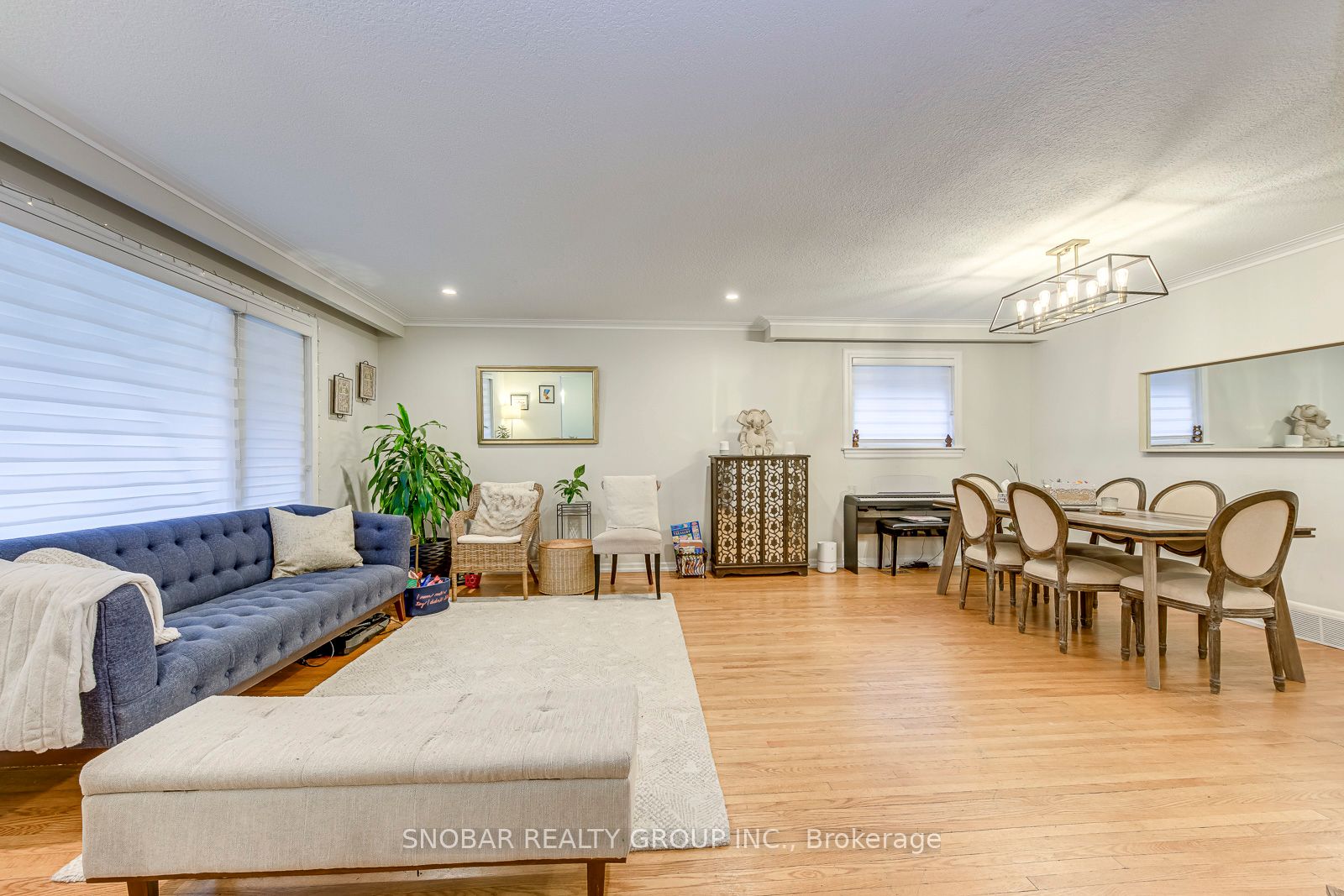 52 Decarie Circle, Toronto, ON M9B 3J2 photo 4