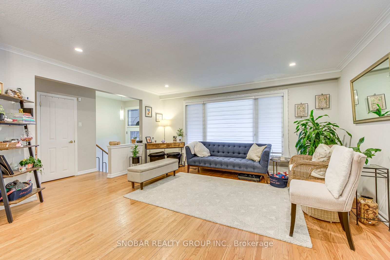 52 Decarie Circle, Toronto, ON M9B 3J2 photo 5