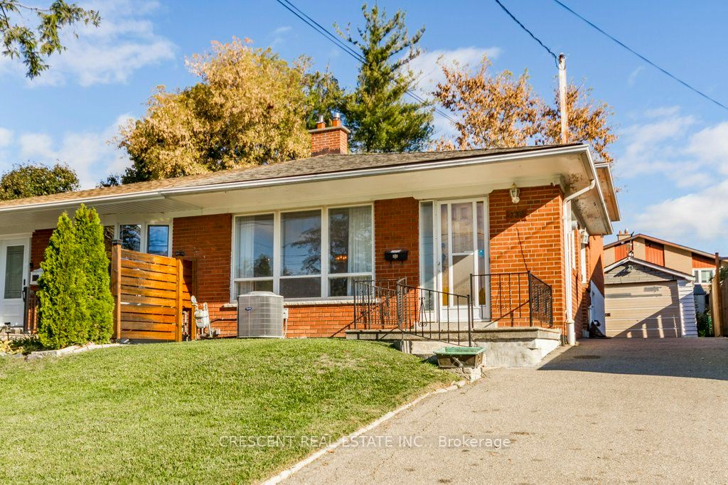 227 Verobeach Boulevard, Toronto, ON M9M 1R4