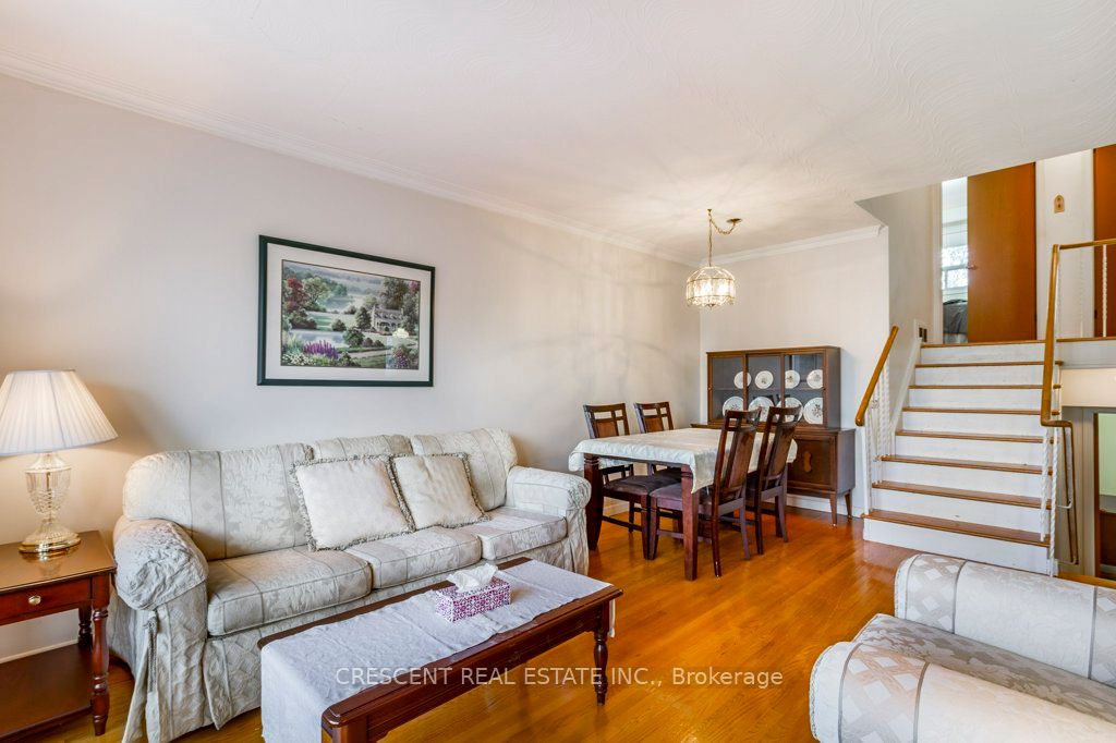 227 Verobeach Boulevard, Toronto, ON M9M 1R4 photo 5