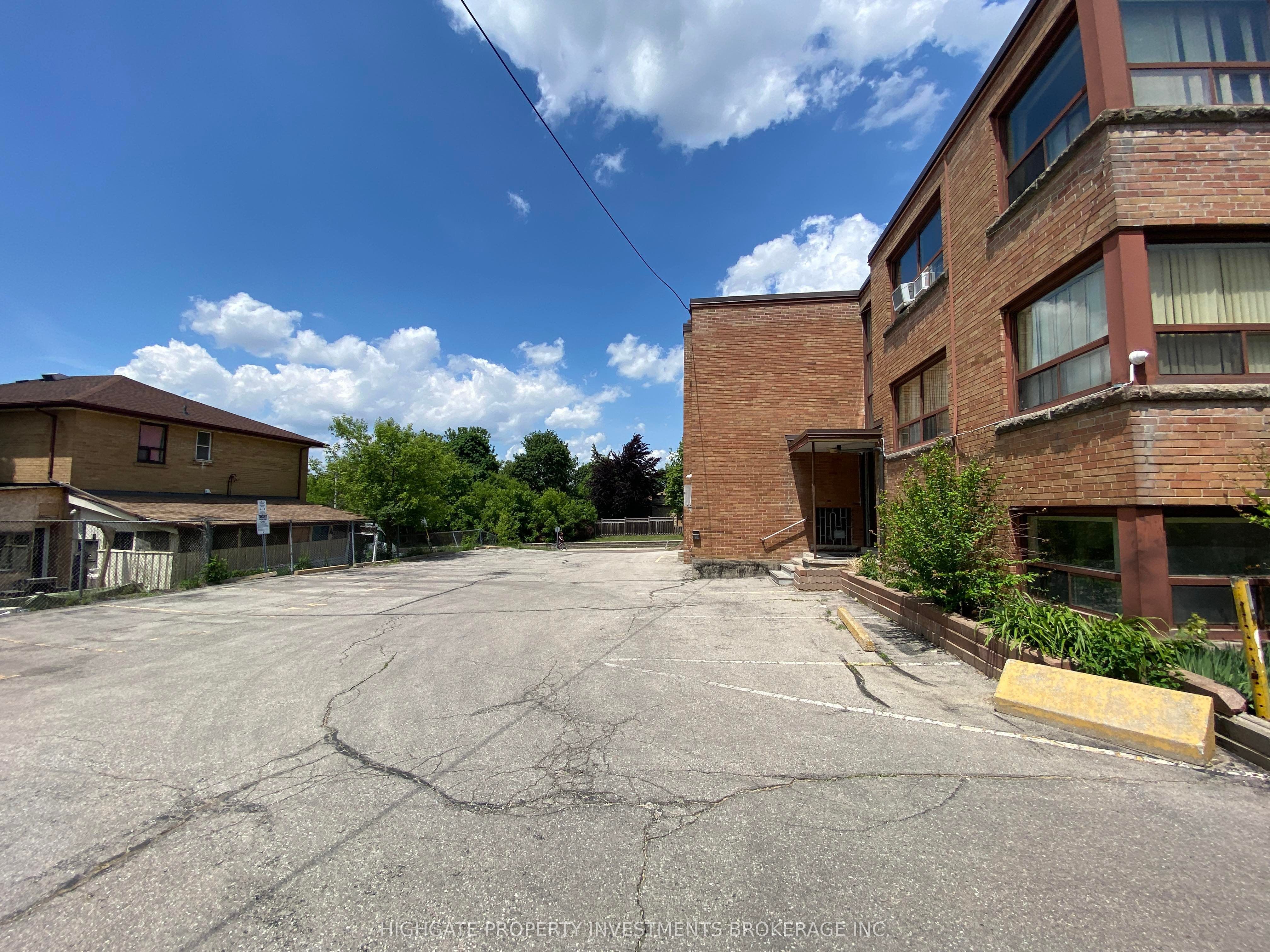 34 Erlesmere Avenue 3, Brampton, ON L6W 2T6 photo 3