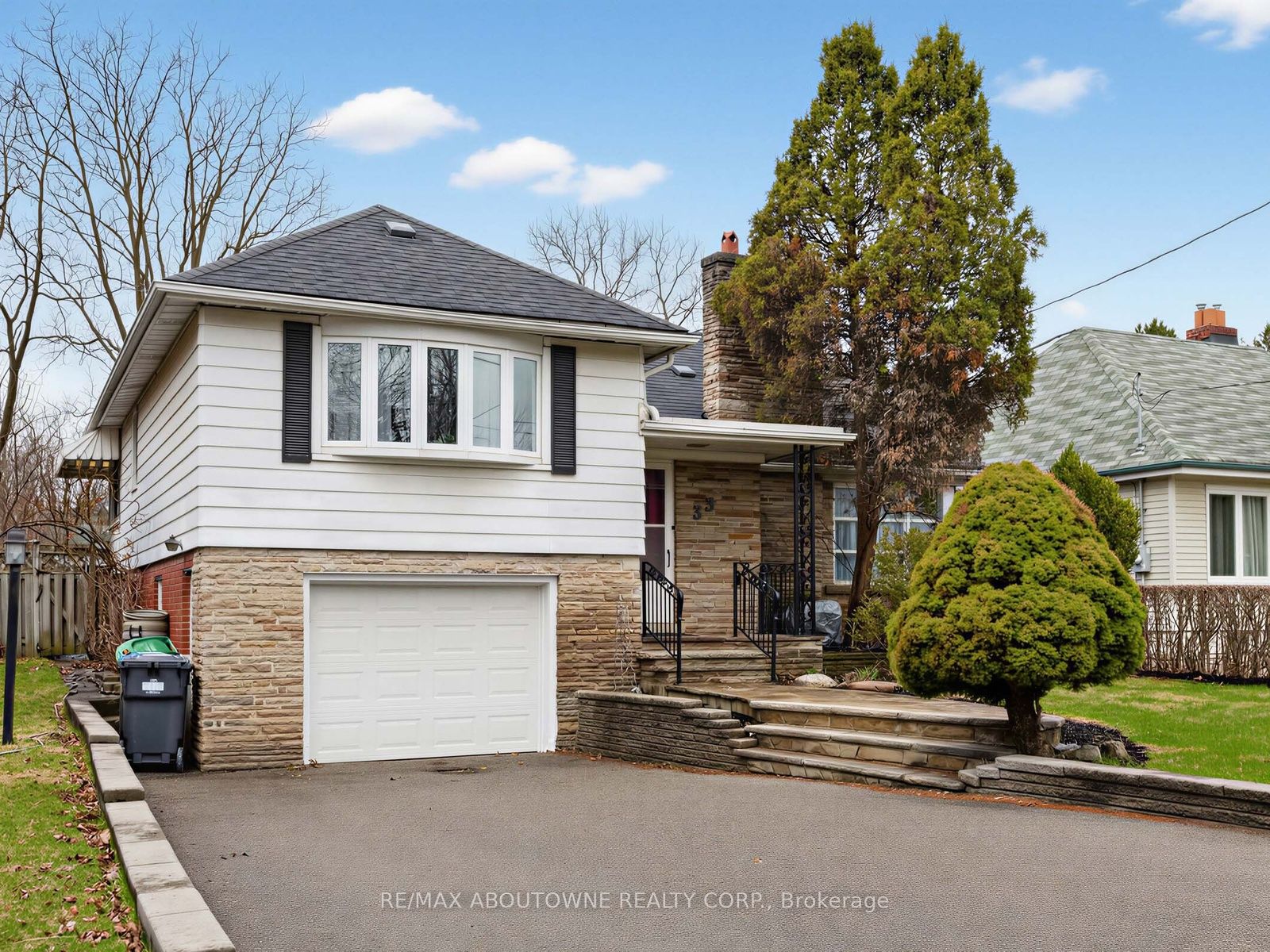 33 Mill Street S, Brampton, ON L6Y 1S7 photo 2