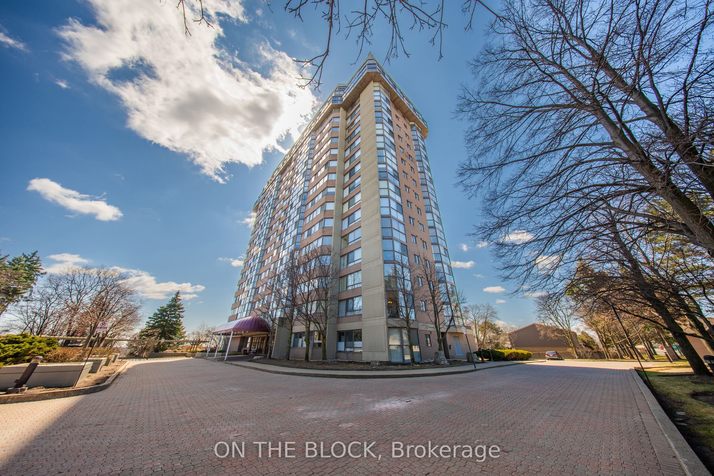 880 Dundas Street W 203, Mississauga, ON L5C 4H3 photo 2