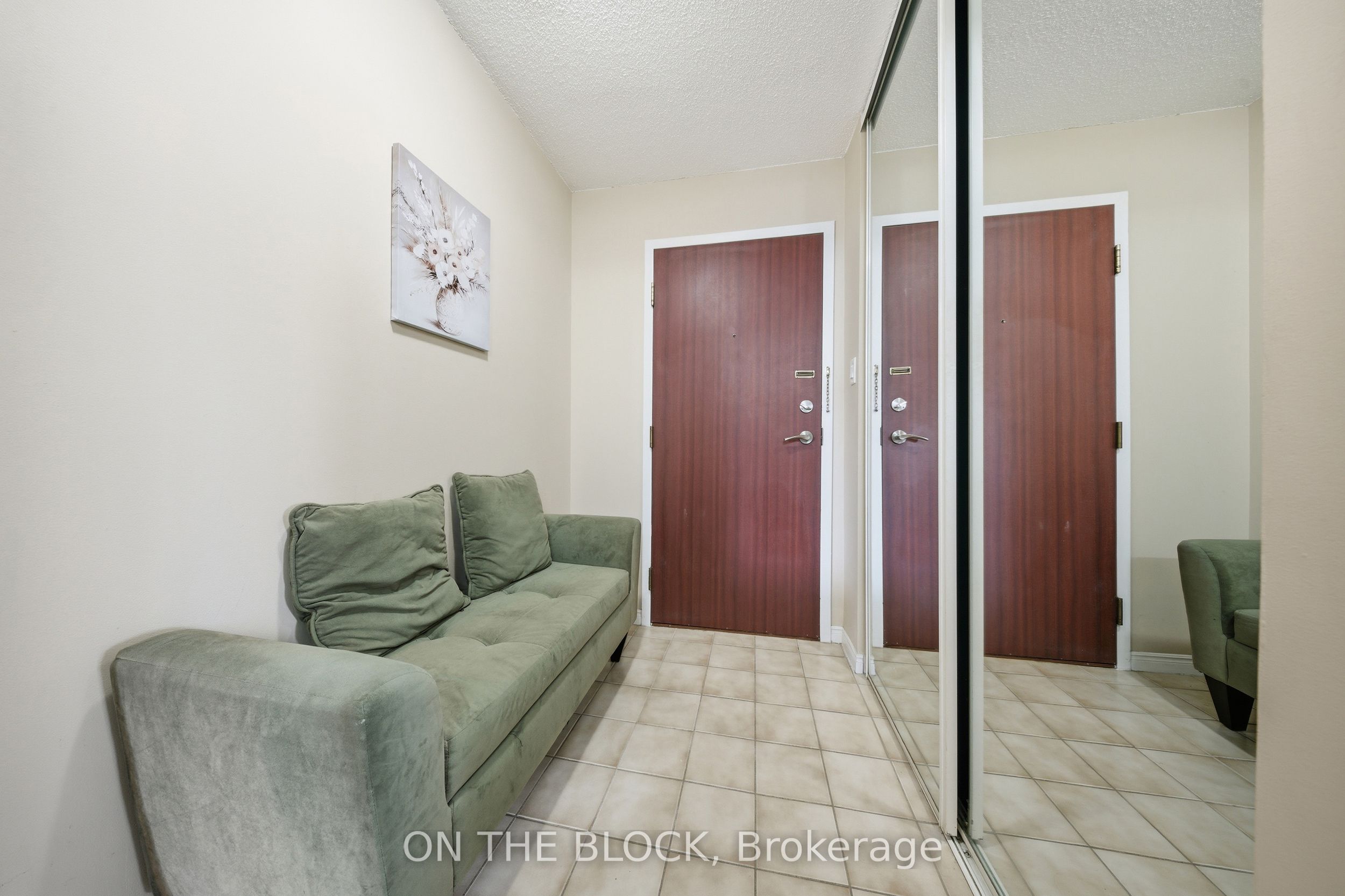 880 Dundas Street W 203, Mississauga, ON L5C 4H3 photo 4