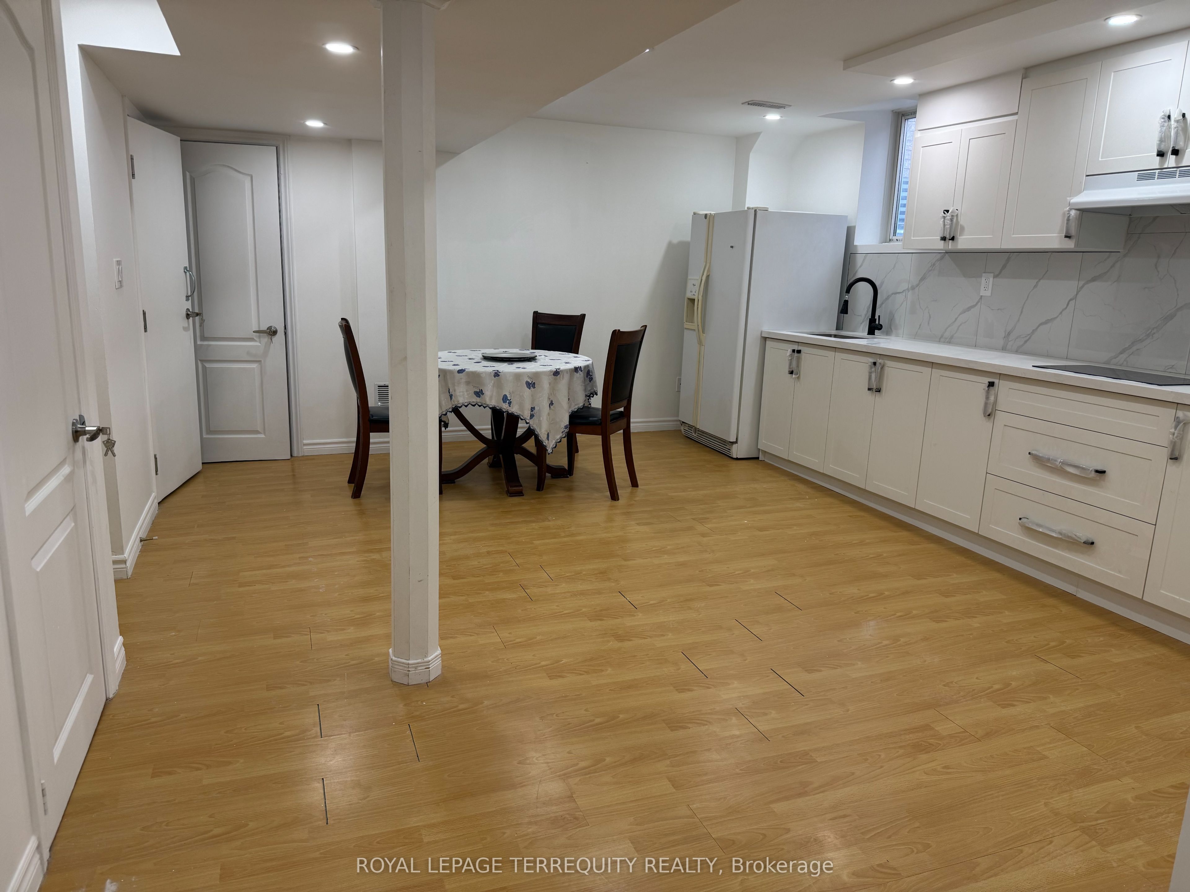 520 Matisse Place Basement, Mississauga, ON L5W 1M3 photo 2