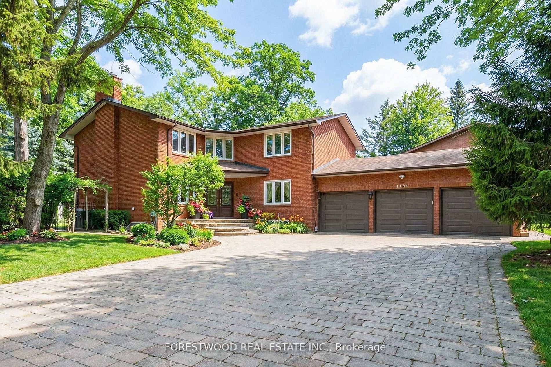 2176 Autumn Breeze Drive N, Mississauga, ON L5B 1R4 photo 2