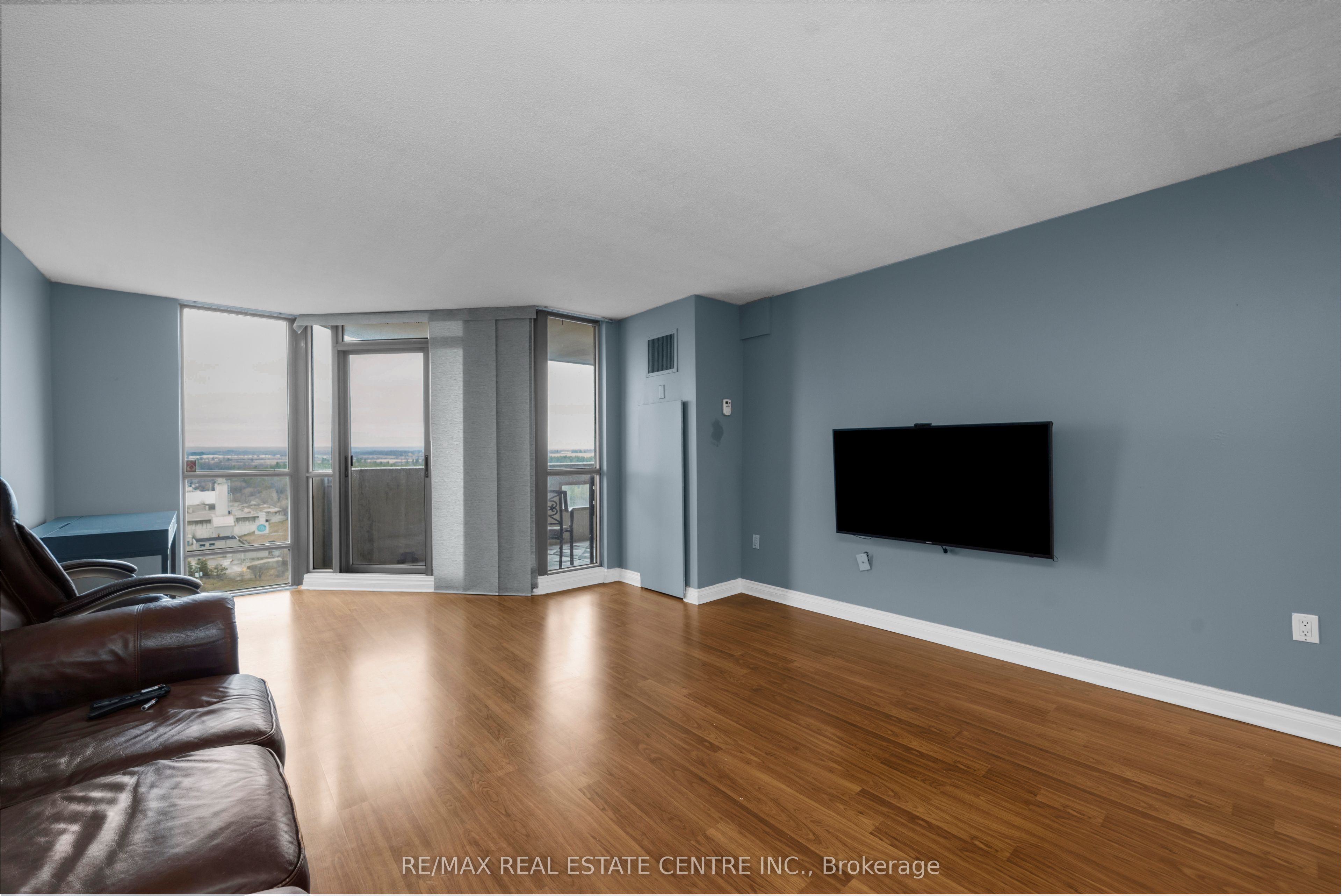 20 Mcfarlane Drive 1504, Halton Hills, ON L7G 5J8 photo 4