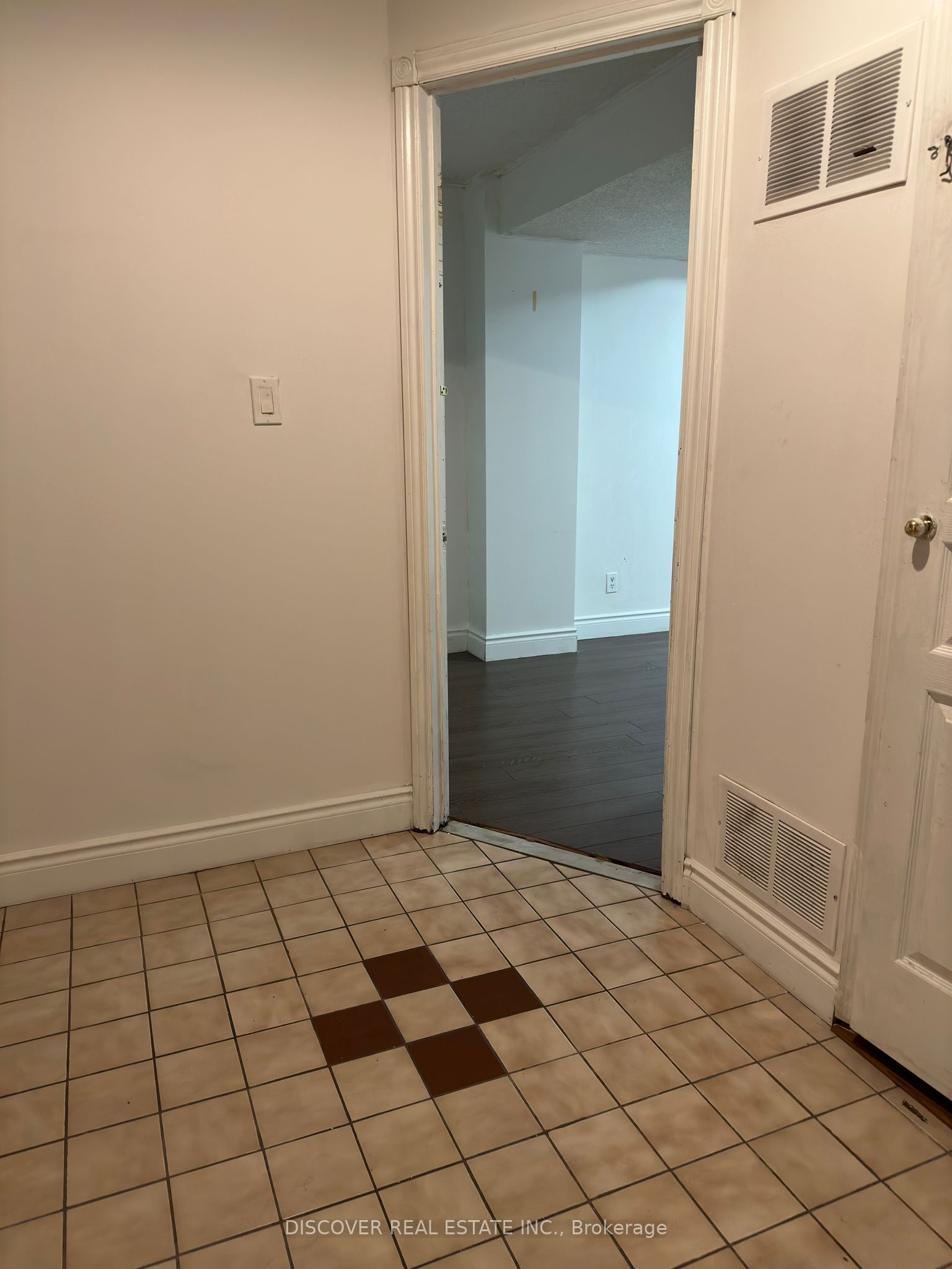 5130 Warwickshire Way Basement, Mississauga, ON L5V 1P8 photo 4