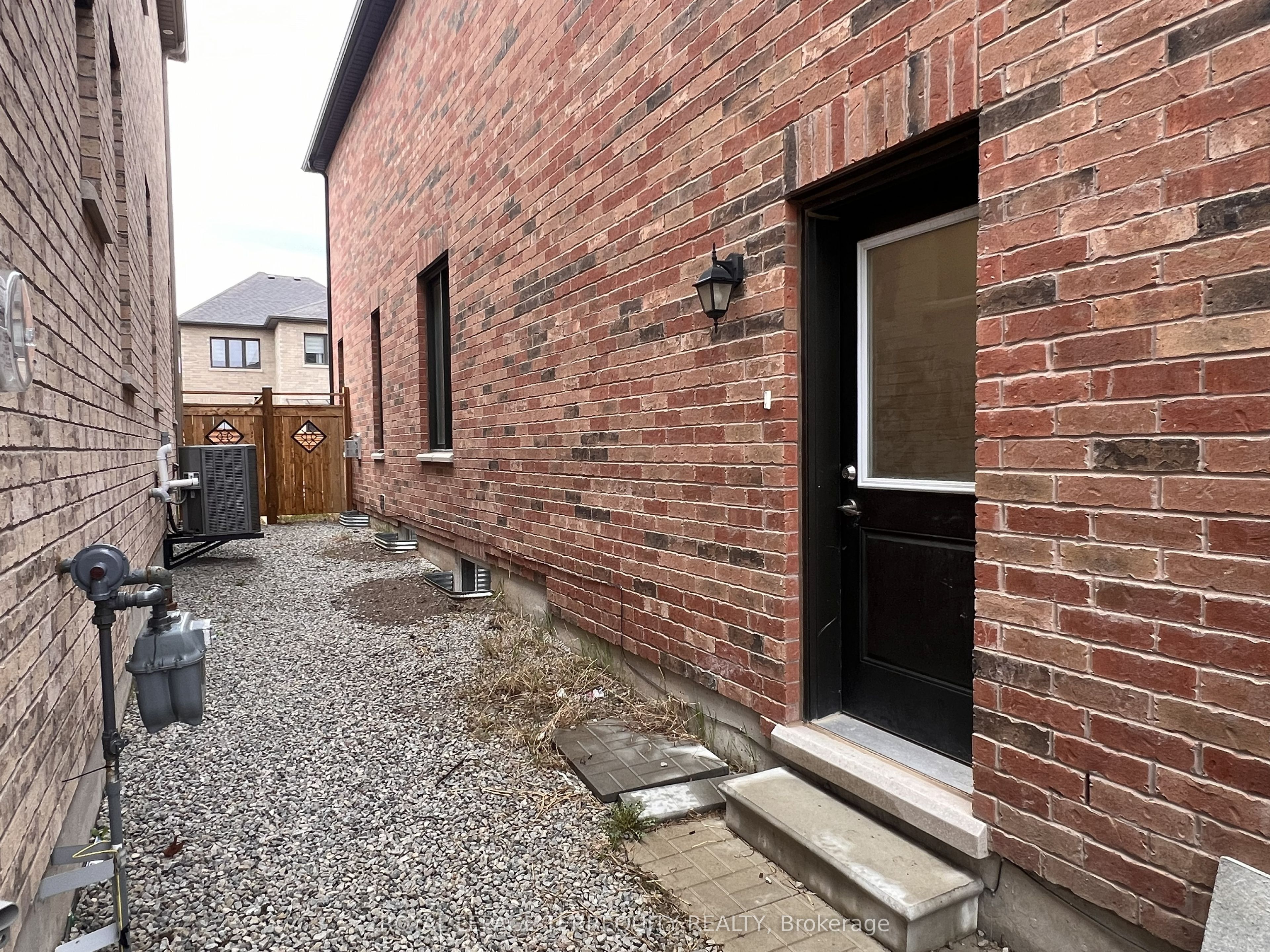 12 Merrimac Drive BSMT, Brampton, ON L6Y 6K3 photo 2