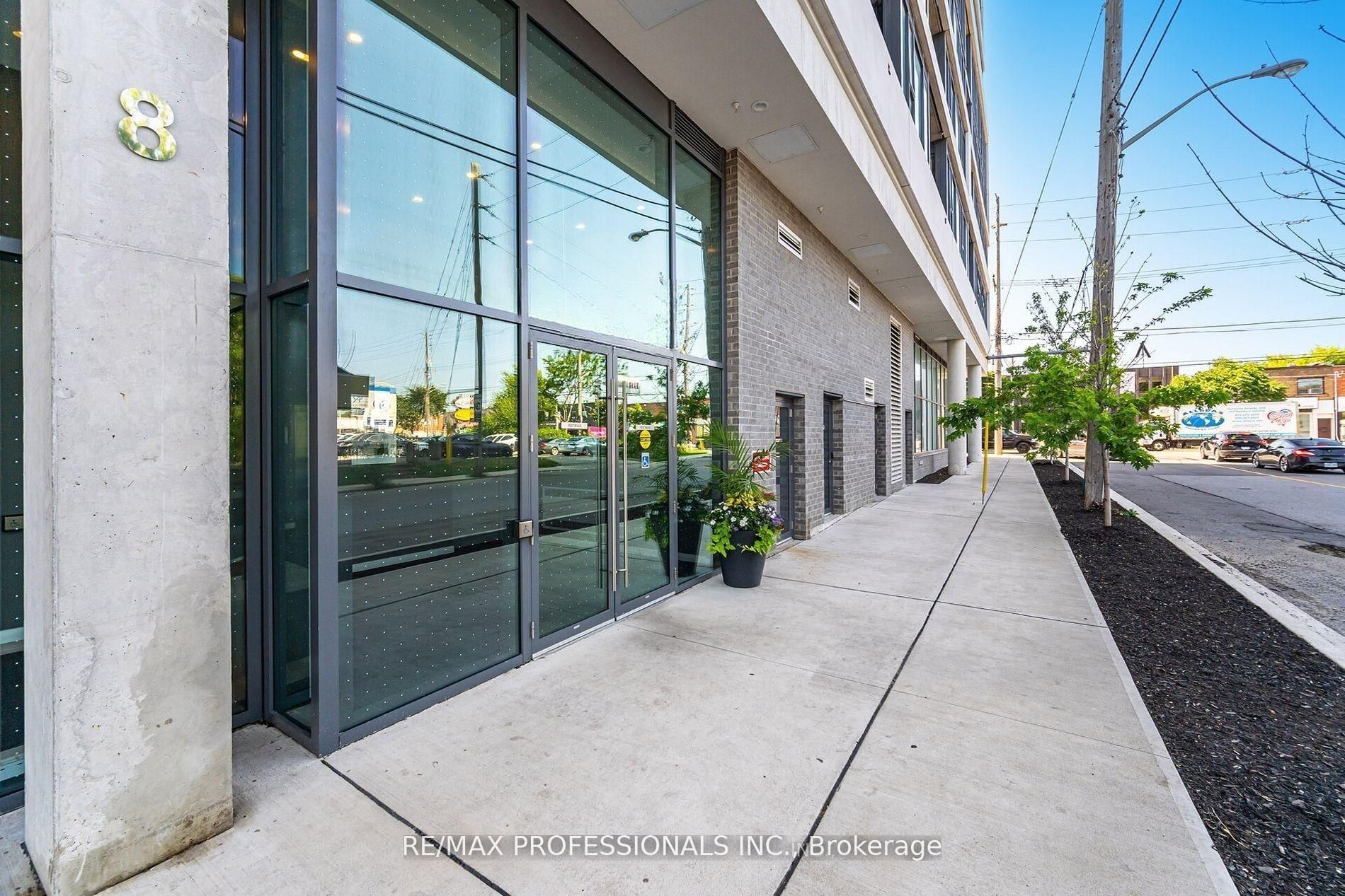 859 The Queensway 313, Toronto, ON M8Z 1N8 photo 2