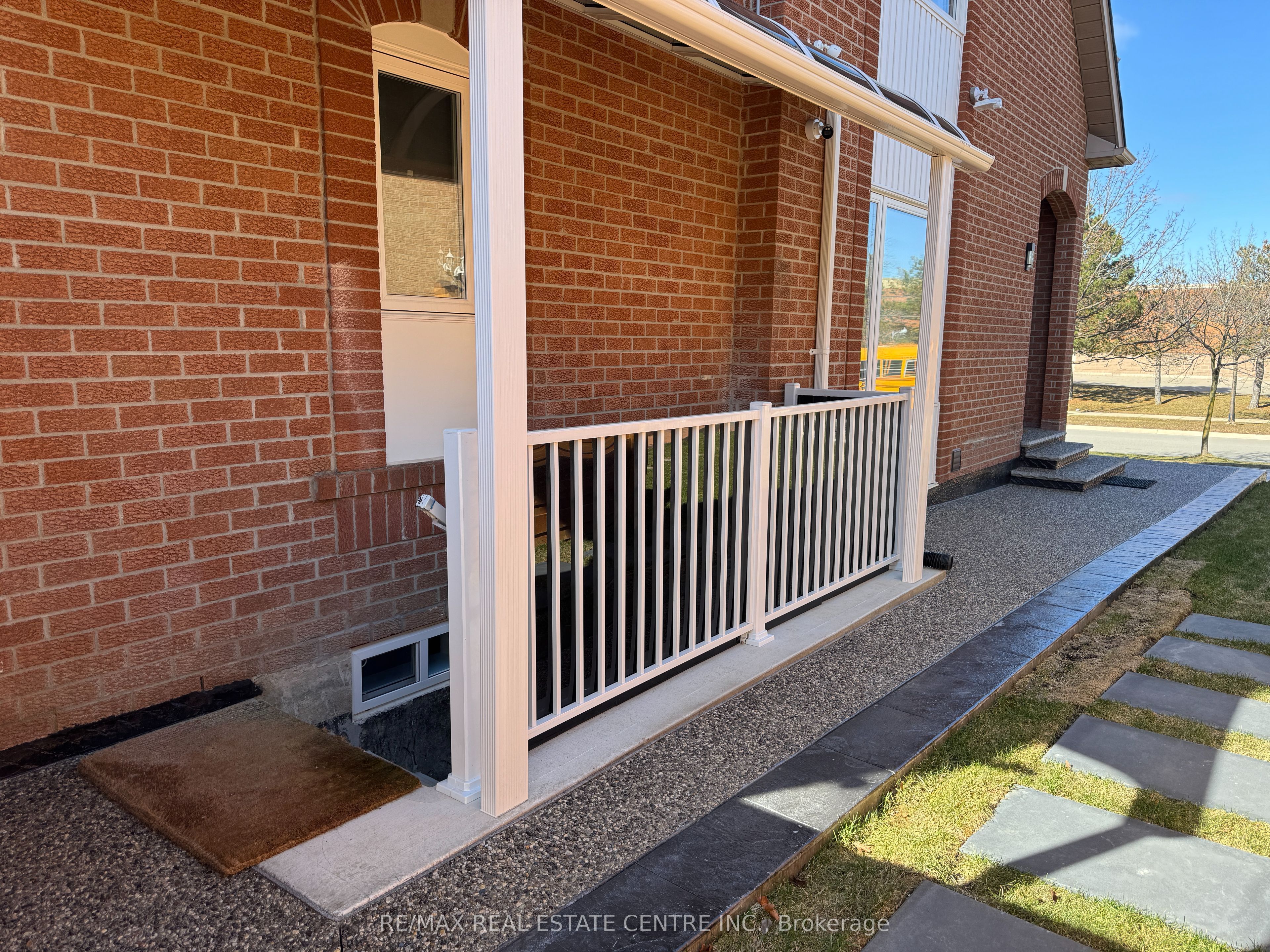 1258 Vanrose Street Basement, Mississauga, ON L5V 1K6 photo 2
