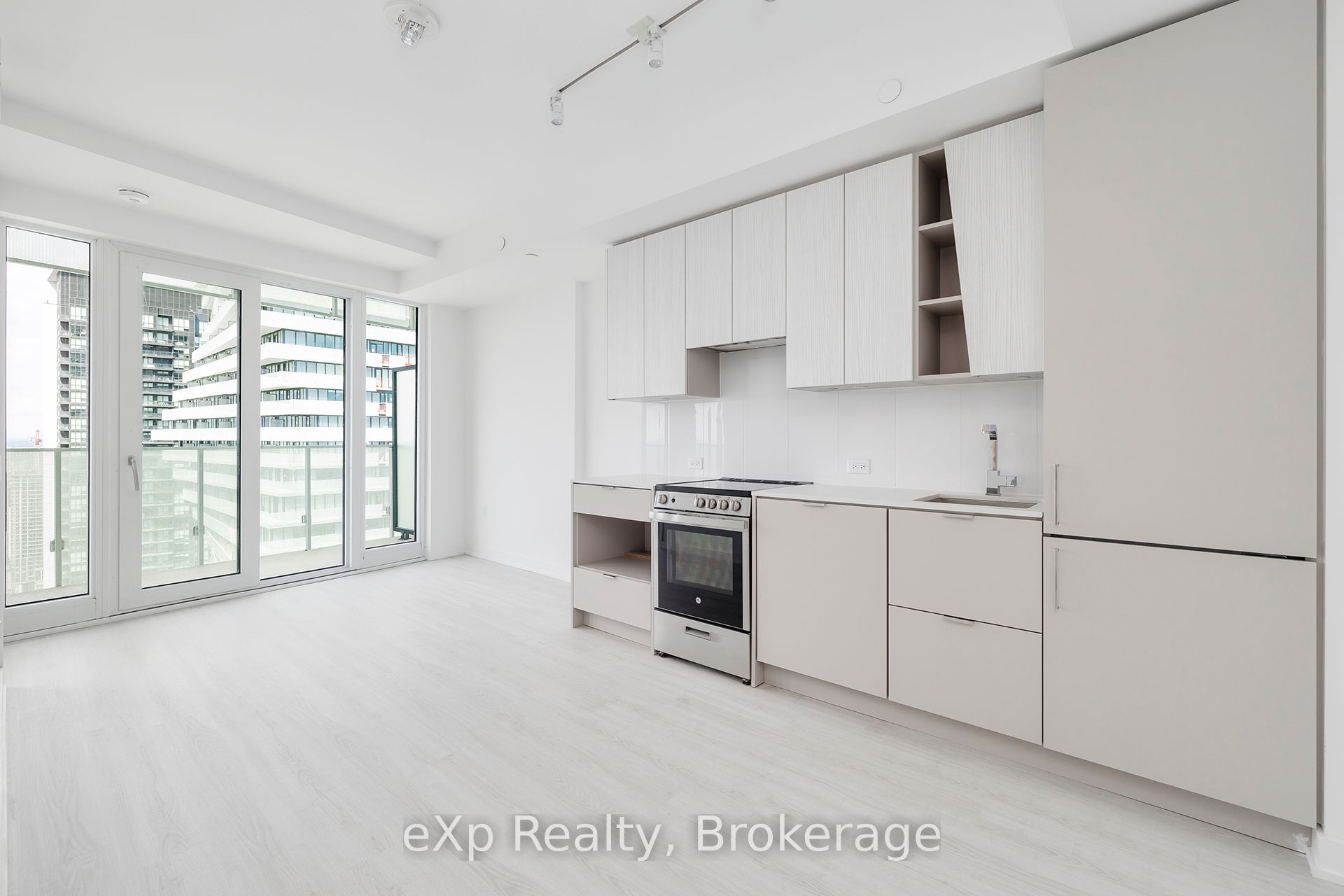 3883 QUARTZ Road 3912, Mississauga, ON L5B 0M4 photo 2