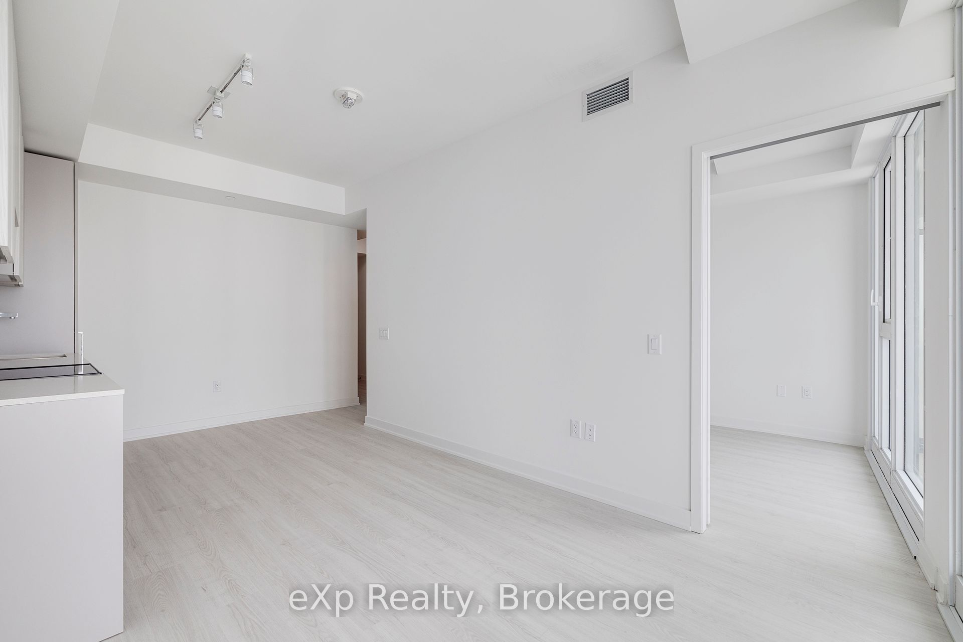 3883 QUARTZ Road 3912, Mississauga, ON L5B 0M4 photo 4