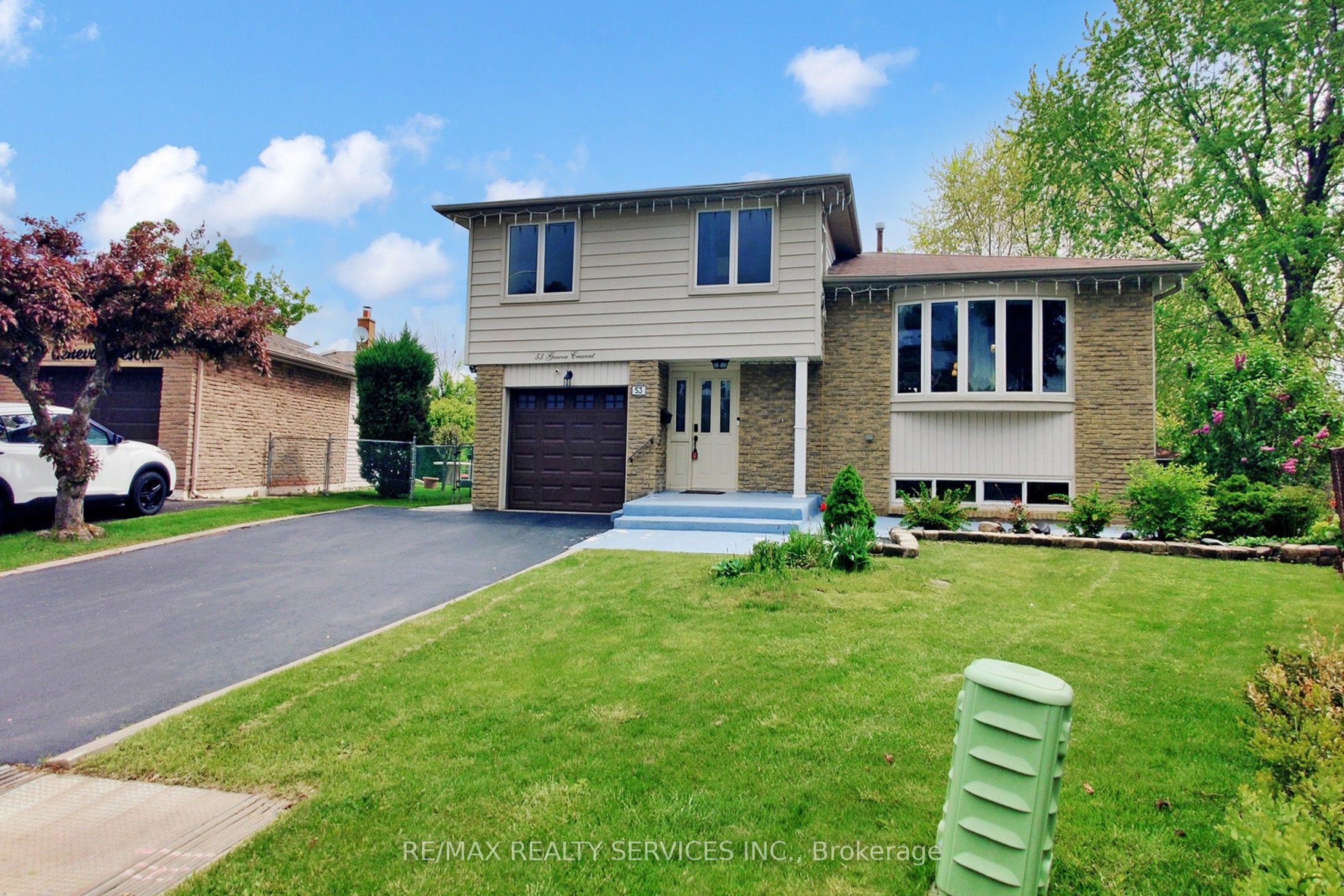 53 Geneva Crescent, Brampton, ON L6S 1K7 photo 2