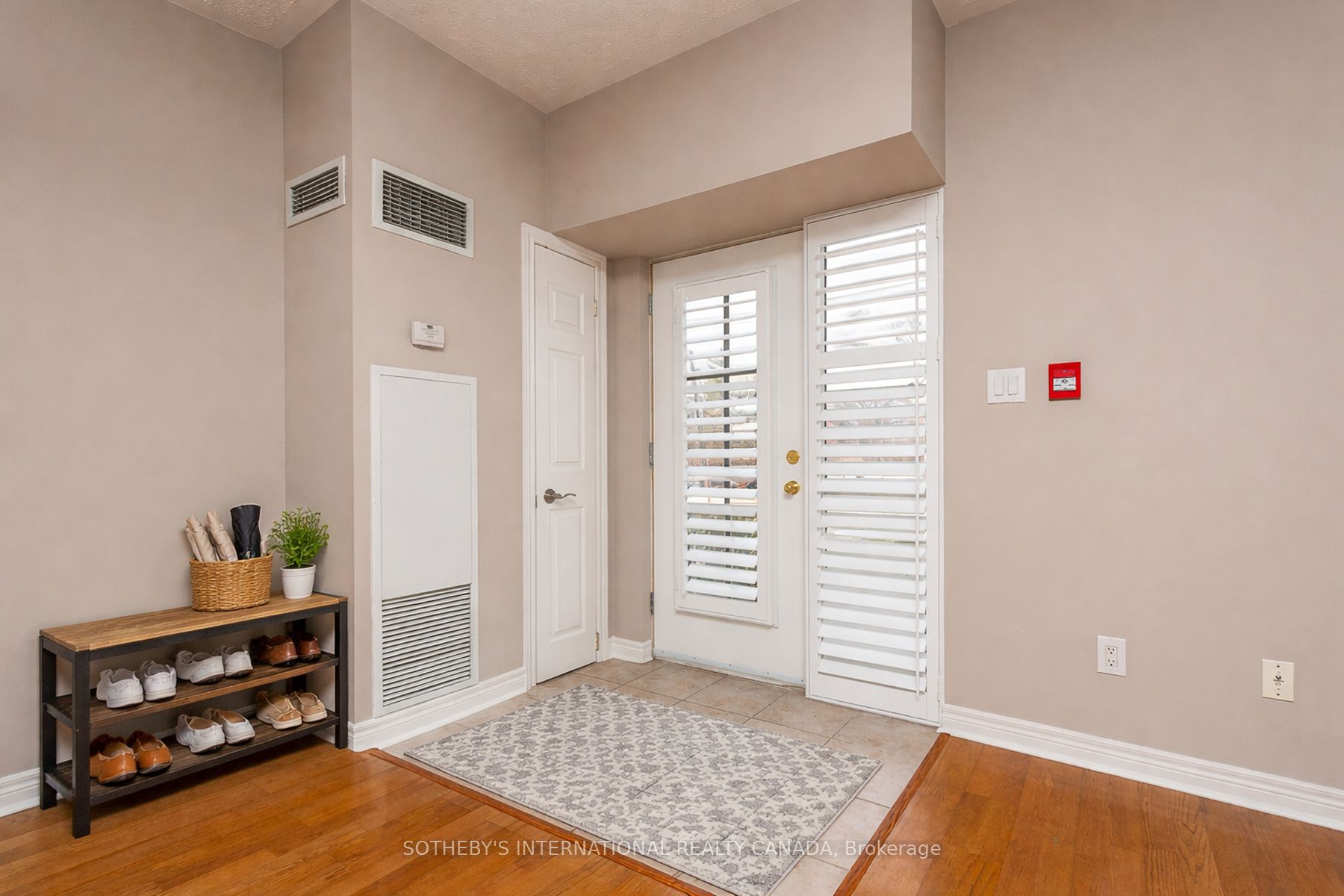 3085 Bloor Street W 108, Toronto, ON M8X 1C9 photo 4