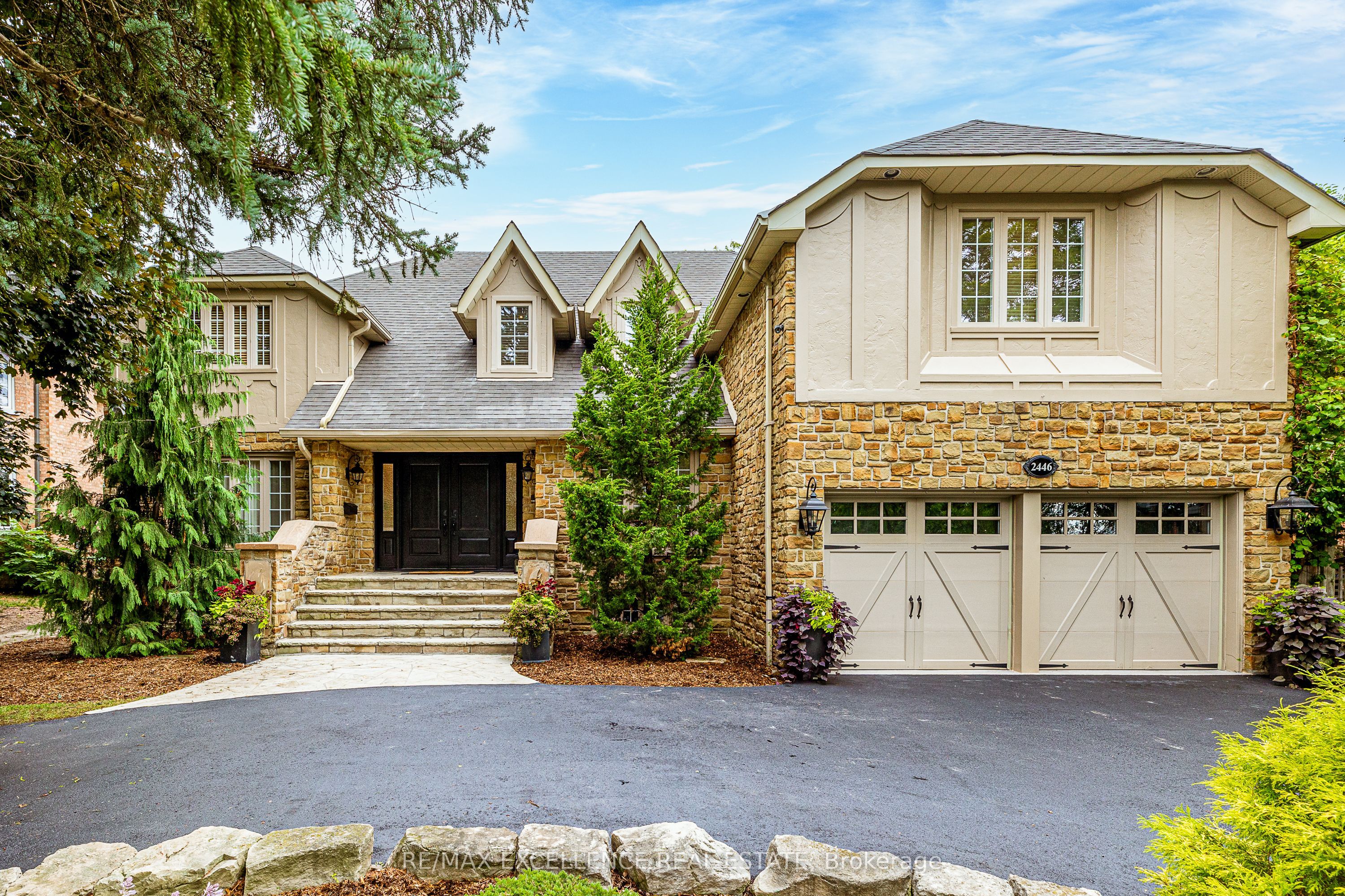 2446 Hammond Road, Mississauga, ON L5K 1T2 photo 2
