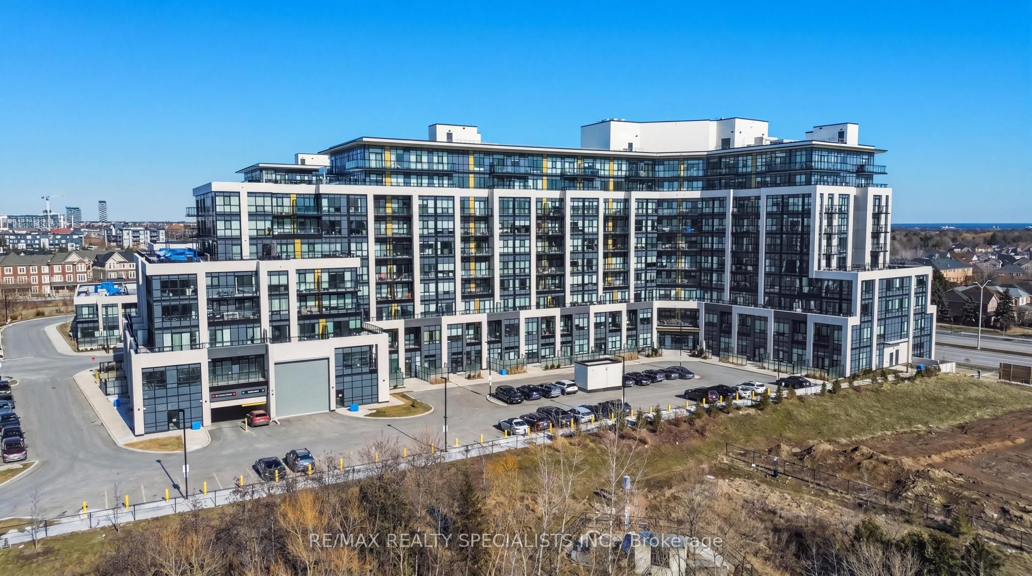 405 Dundas Street W 314, Oakville, ON L6M 5P9 photo 3