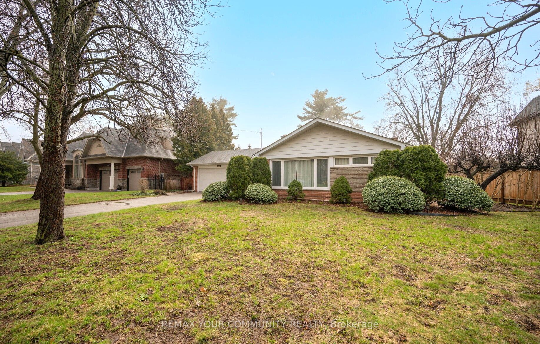 628 Shenandoah Drive, Mississauga, ON L5H 1V9 photo 3