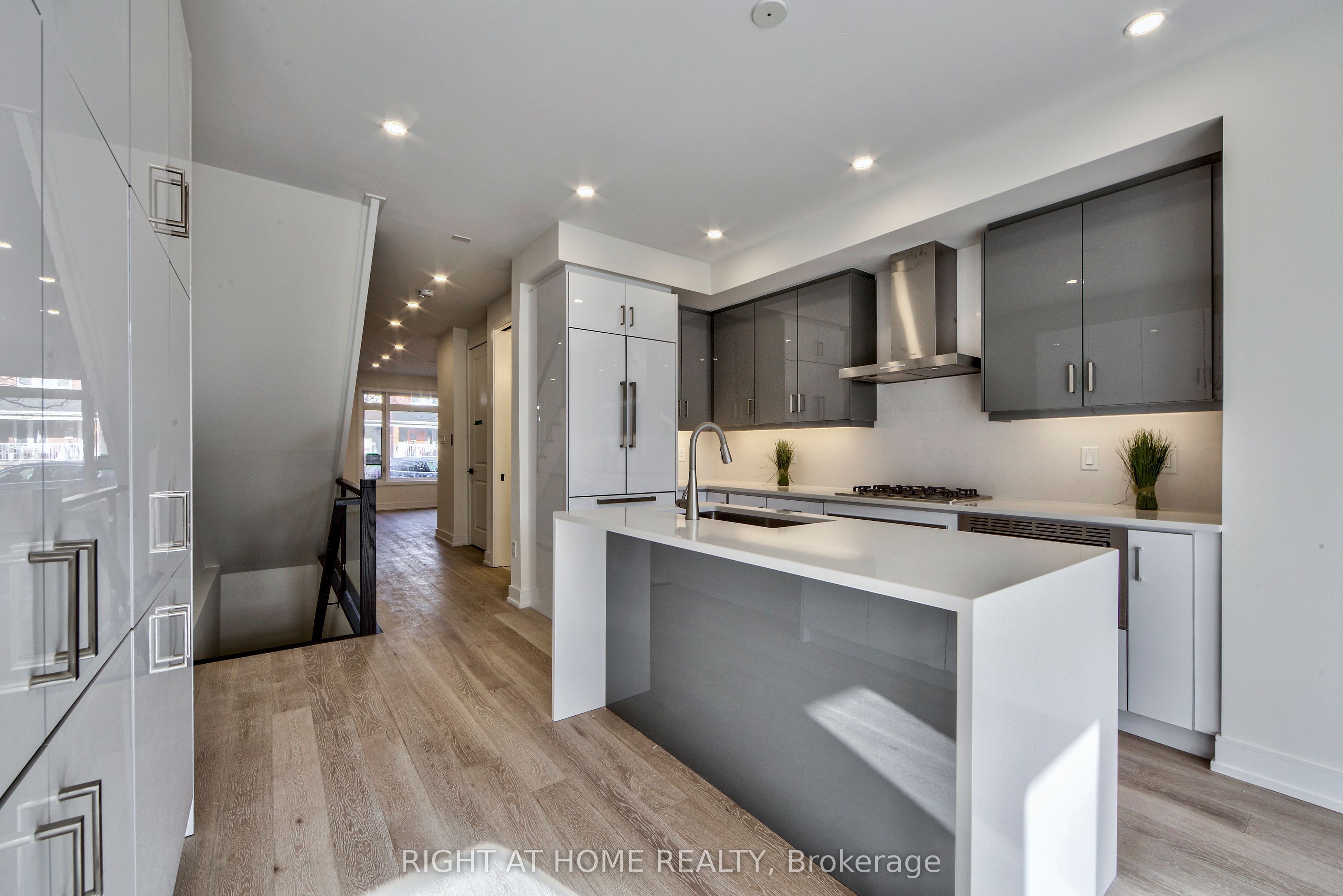 198 Mcroberts Avenue, Toronto, ON M6E 4P5 photo 5