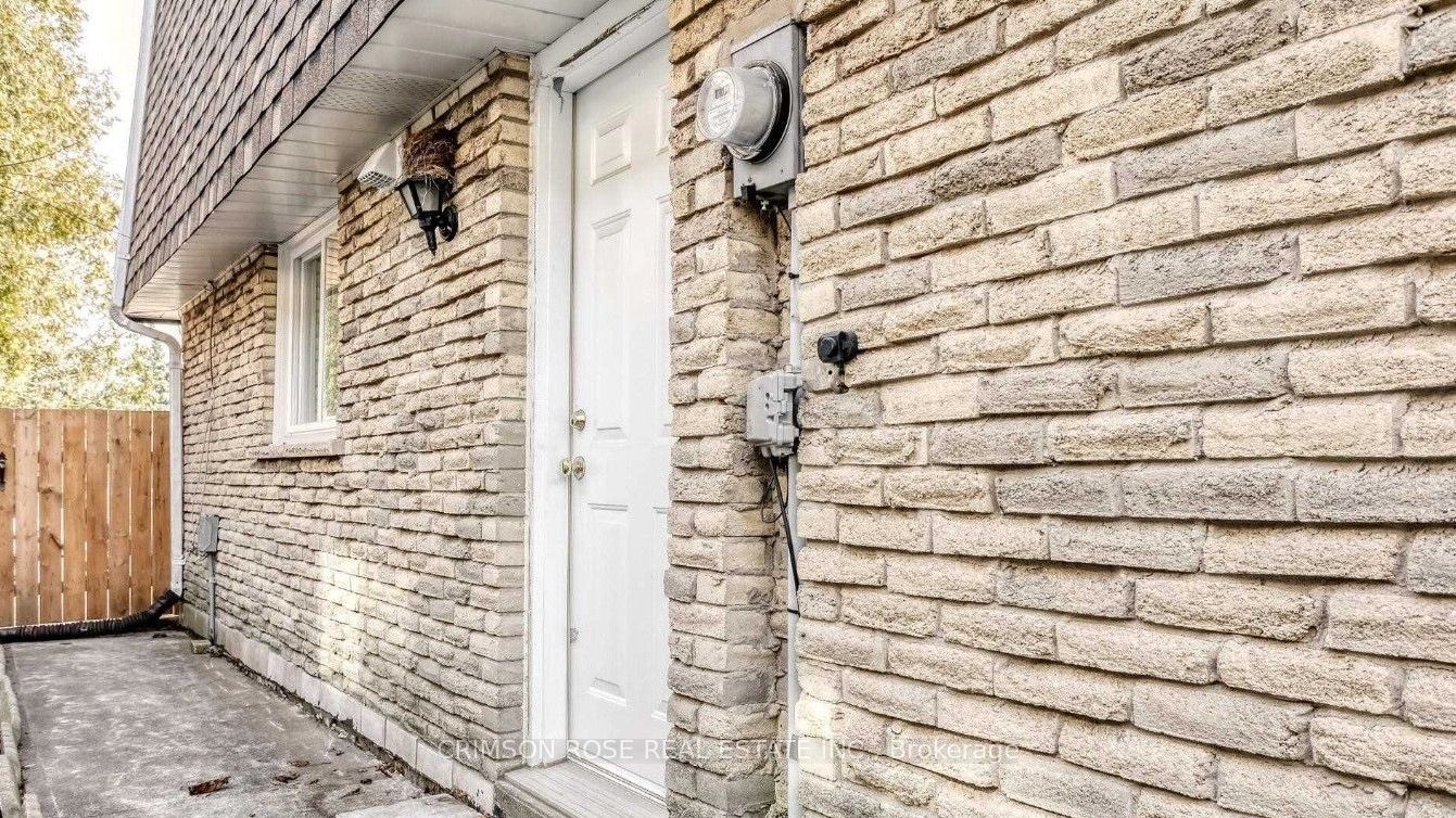30 Orsett Street Main Fl, Oakville, ON L6H 2N9 photo 3