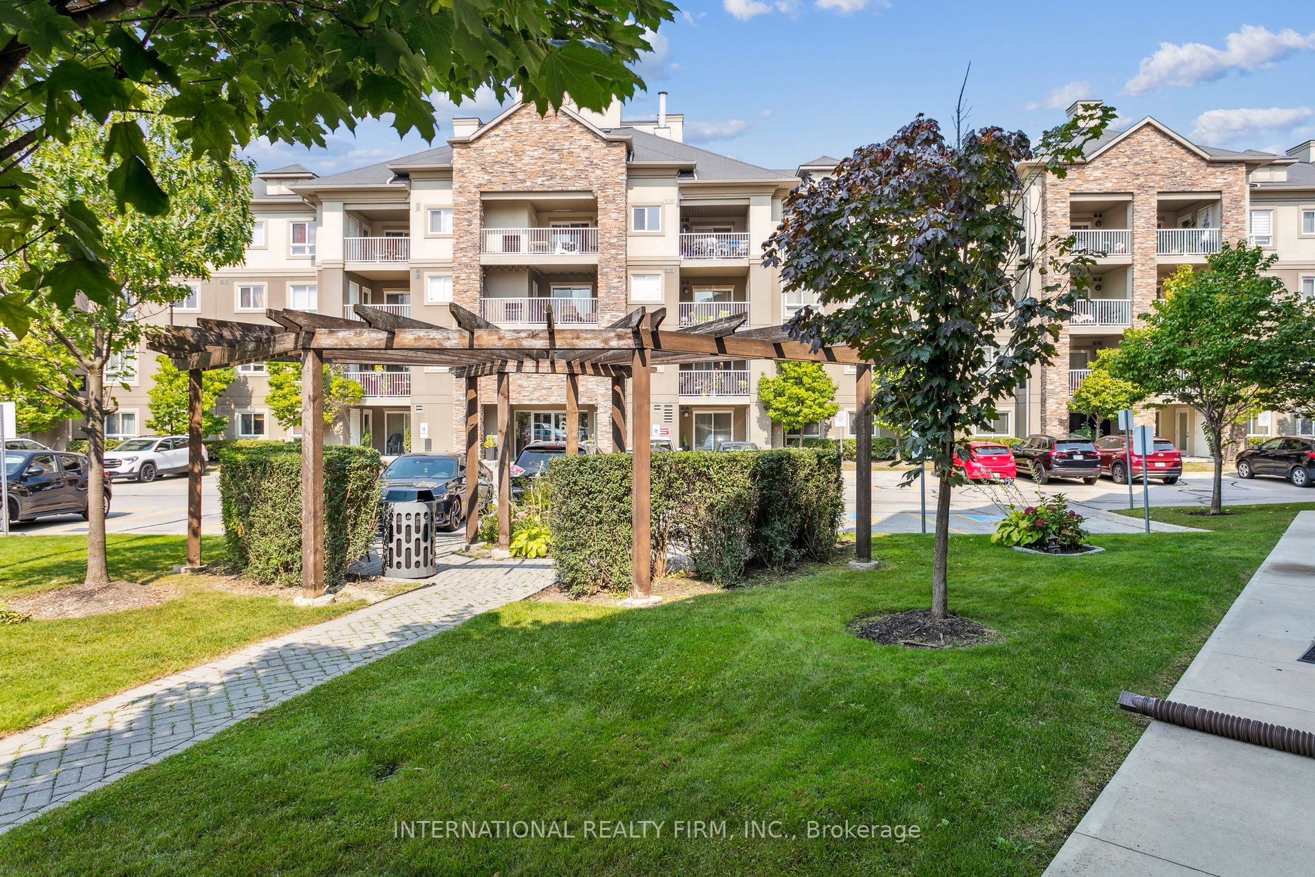 6 Dayspring Circle 2113, Brampton, ON L6P 2Z6