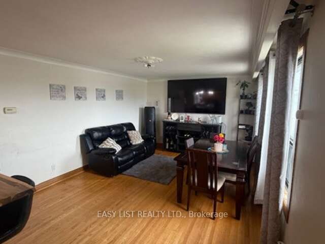 49 Blaydon Avenue, Toronto, ON M3M 2E3 photo 3