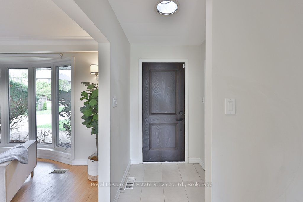 1486 Hixon Street, Oakville, ON L6L 1S3 photo 4