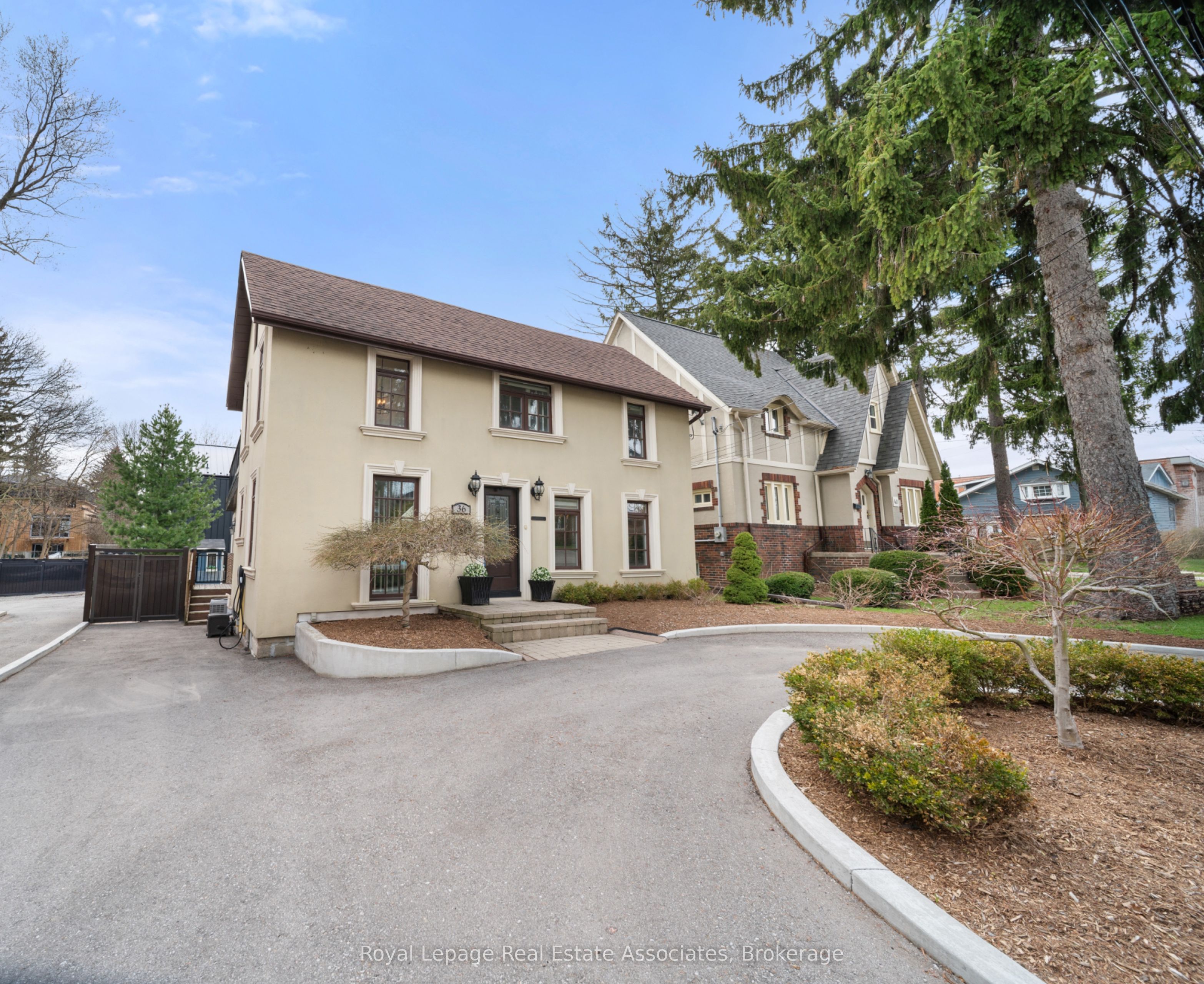 36 Mississauga Road N, Mississauga, ON L5H 2H6 photo 2