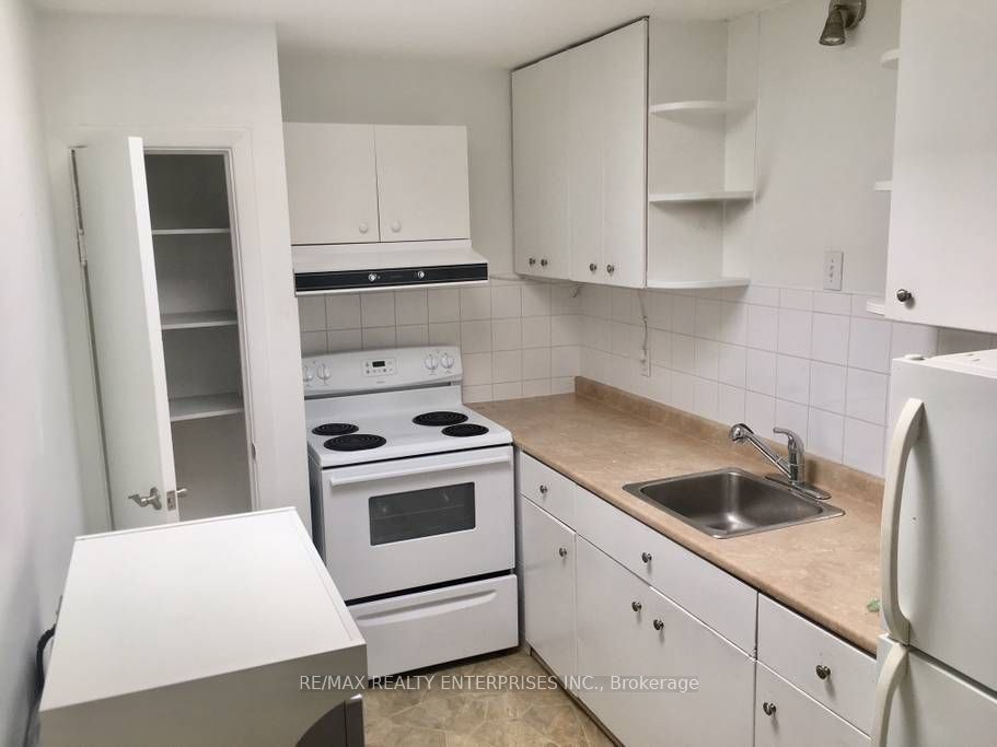 297 Lakeshore Road E 2, Mississauga, ON L5G 1H3