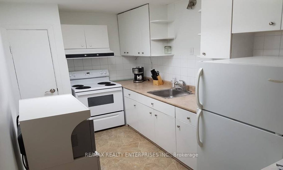 297 Lakeshore Road E 2, Mississauga, ON L5G 1H3 photo 3