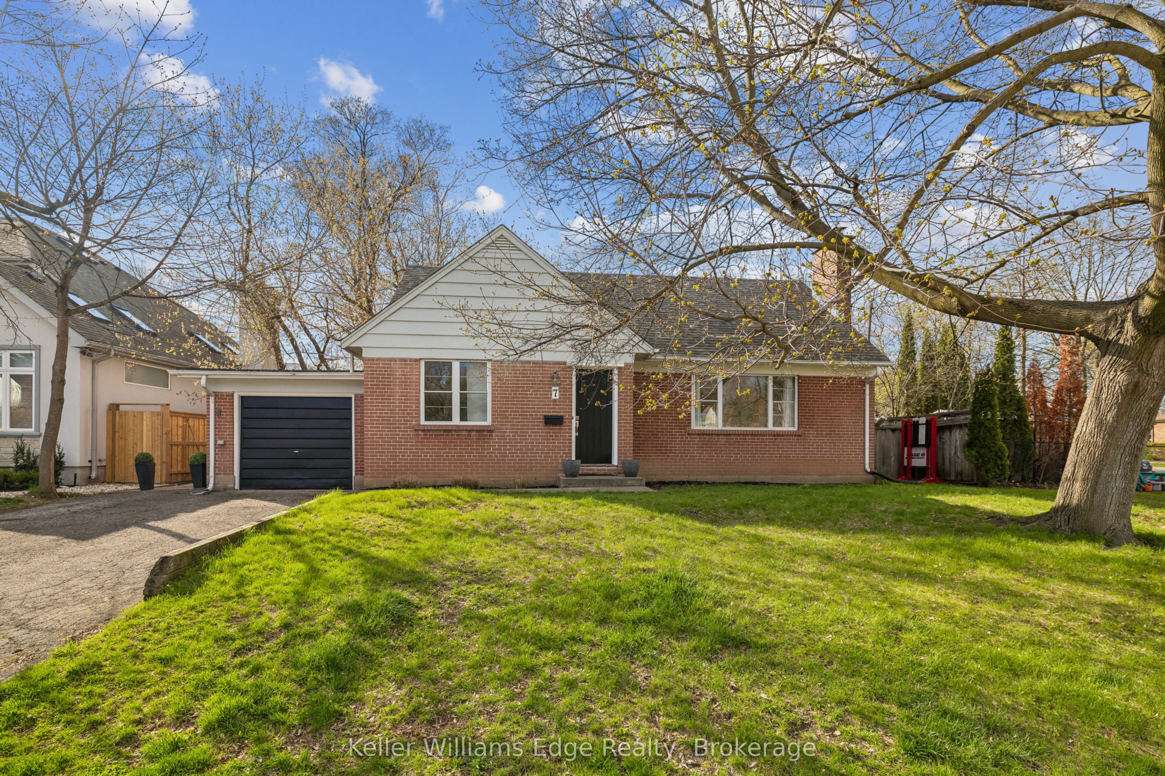 7 Washington Avenue, Oakville, ON L6K 1W5 photo 2
