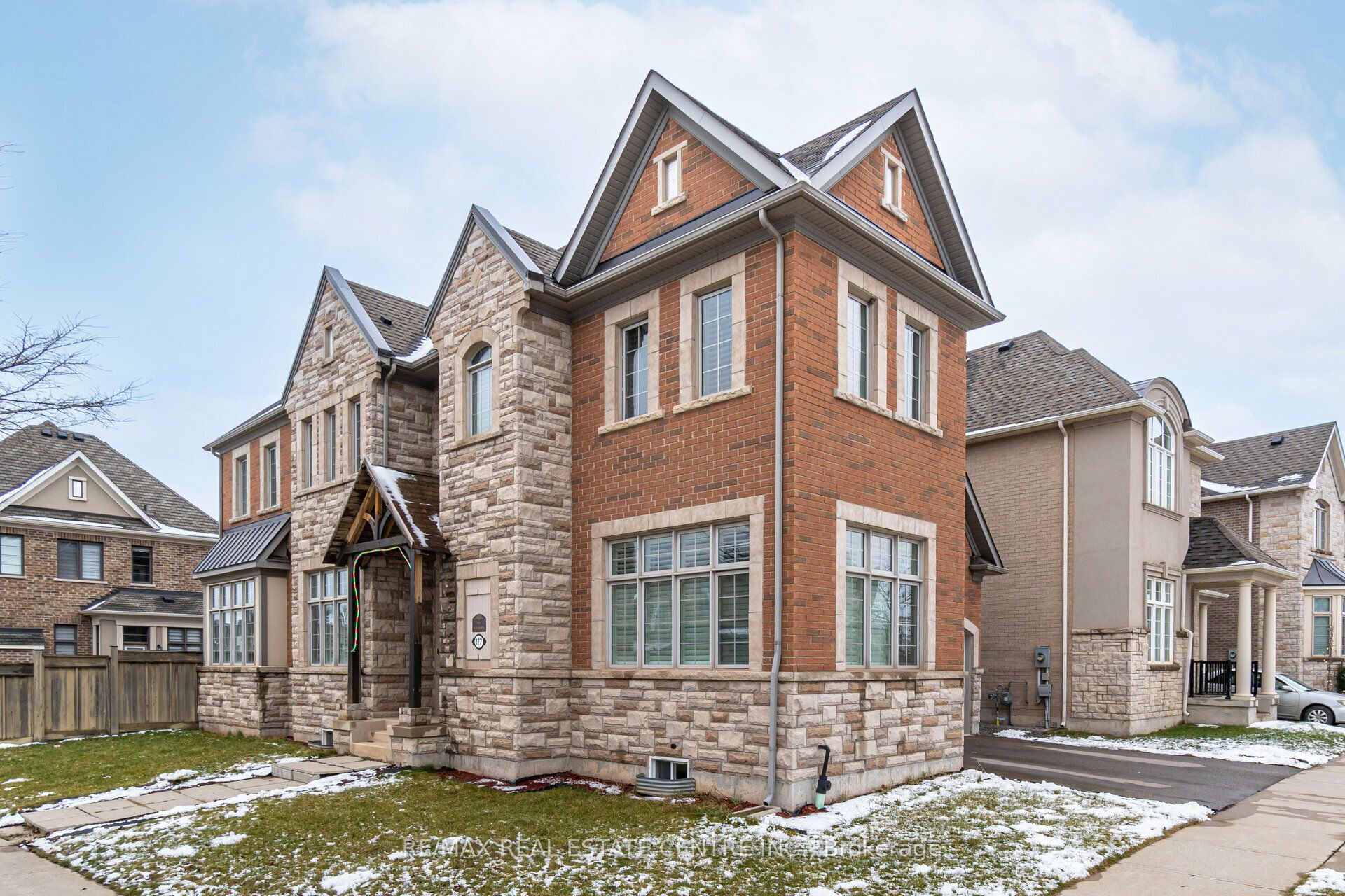 177 North Park Boulevard N, Oakville, ON L6M 0X3