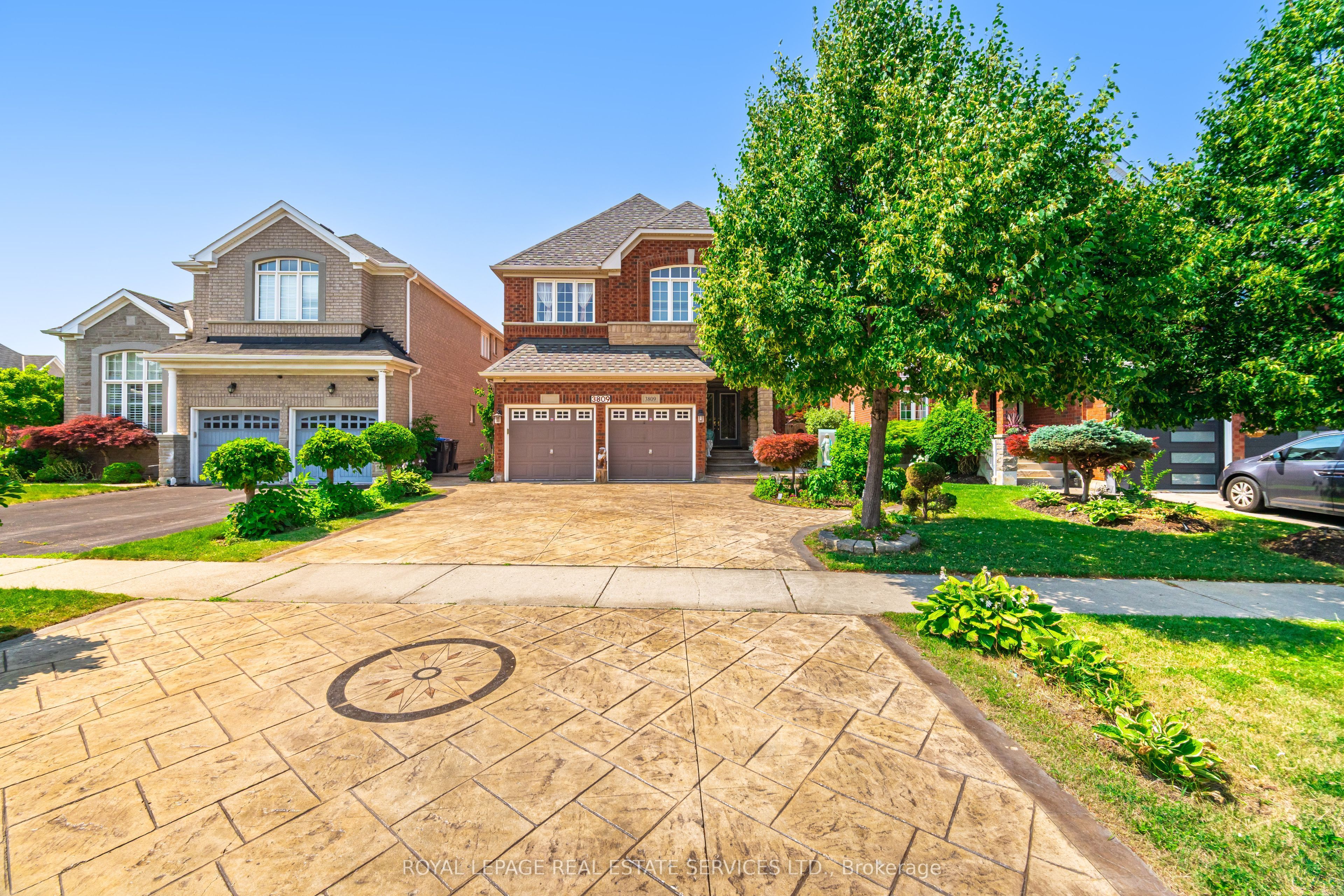 3809 Candlelight Drive, Mississauga, ON L5M 8A8 photo 2
