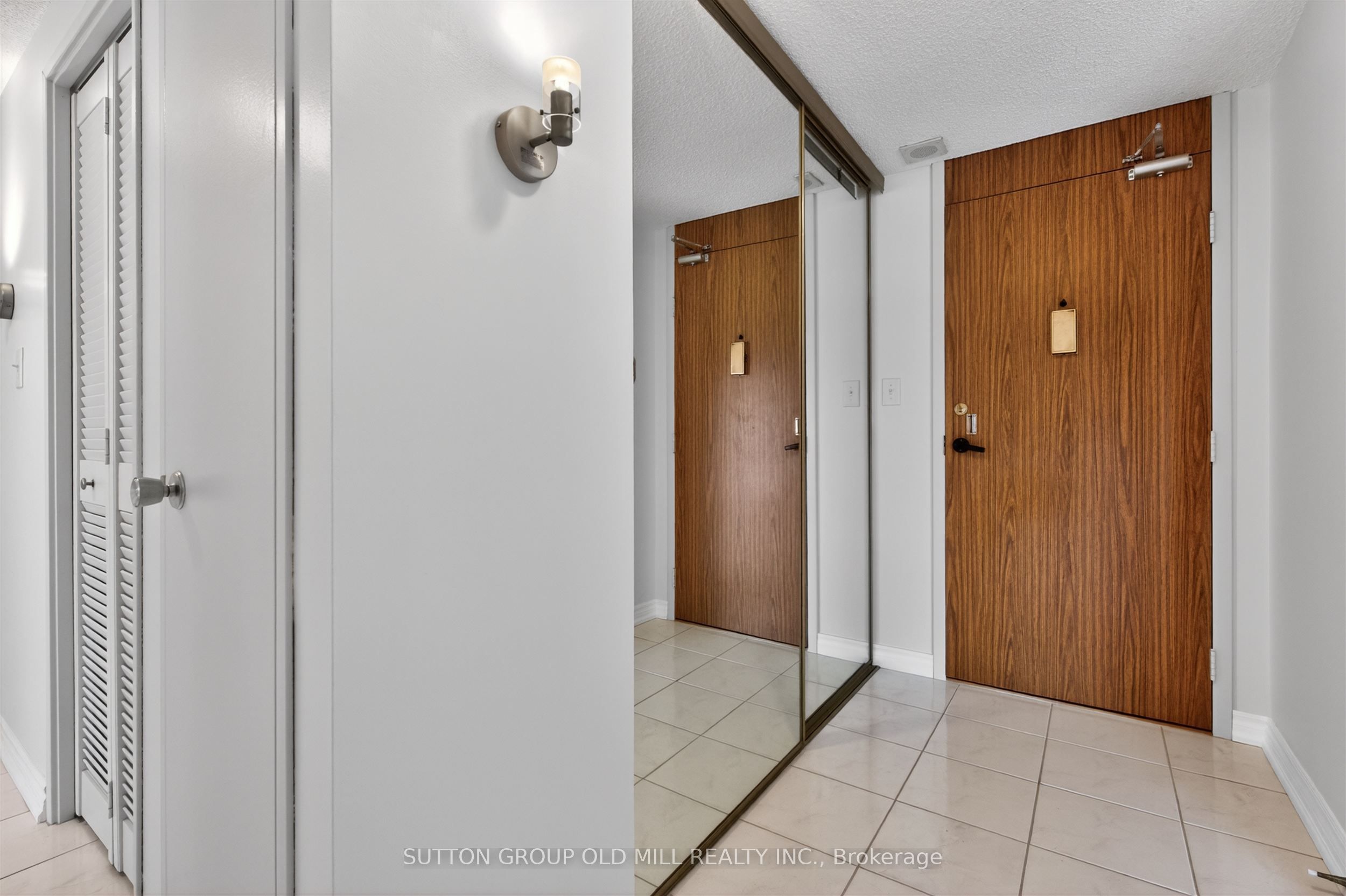 240 Scarlett Road 613, Toronto, ON M6N 4X4 photo 4