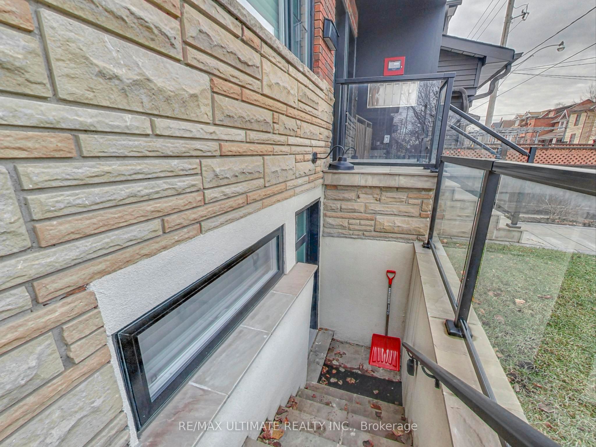 115 Wallace Avenue 3, Toronto, ON M6H 1T8 photo 2