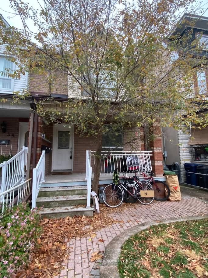 37 Gillespie Avenue Main Floor, Toronto, ON M6N 2Y5 photo 2