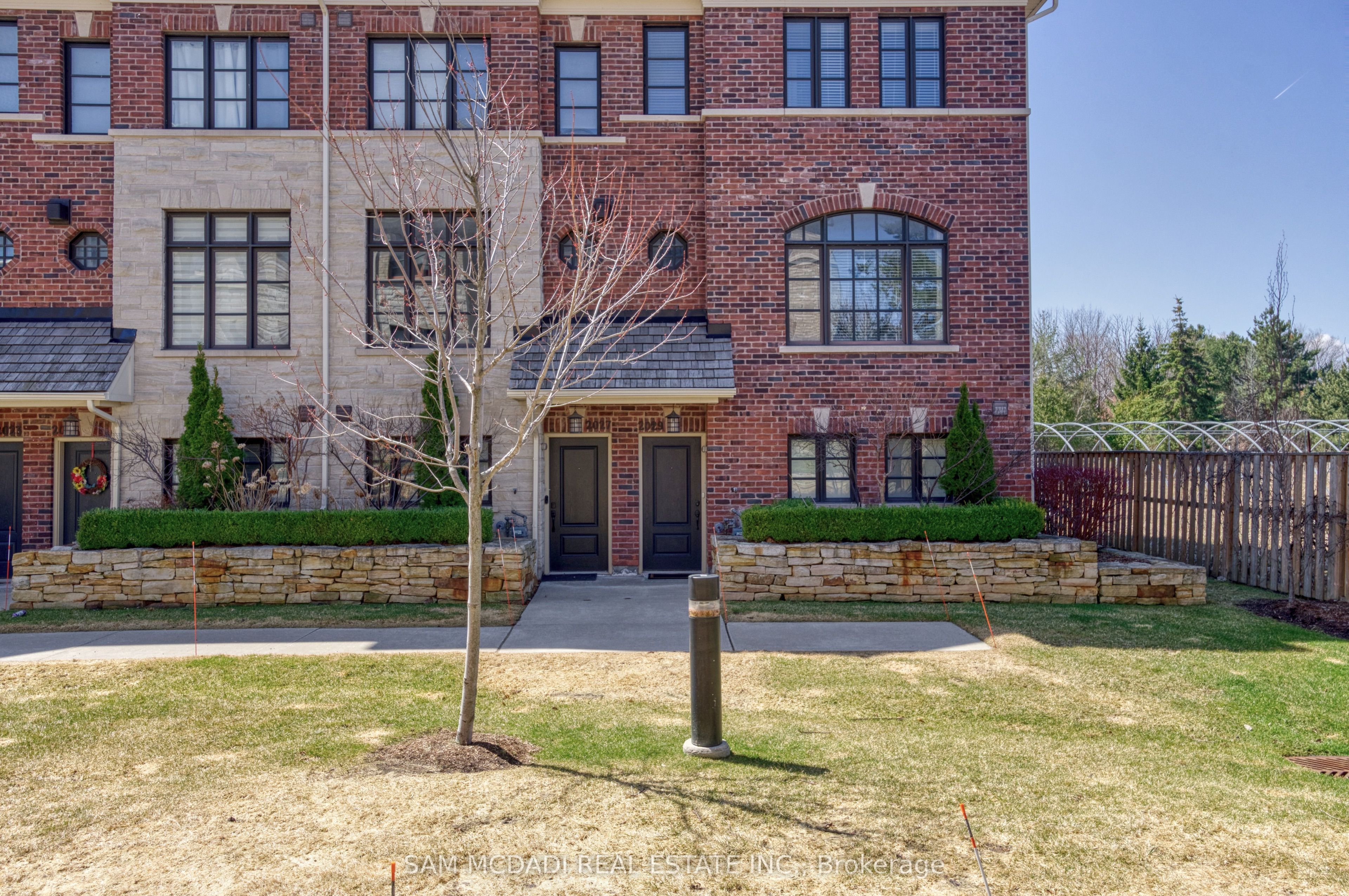 2029 Queensborough Gate, Mississauga, ON L5M 0Y1 photo 2