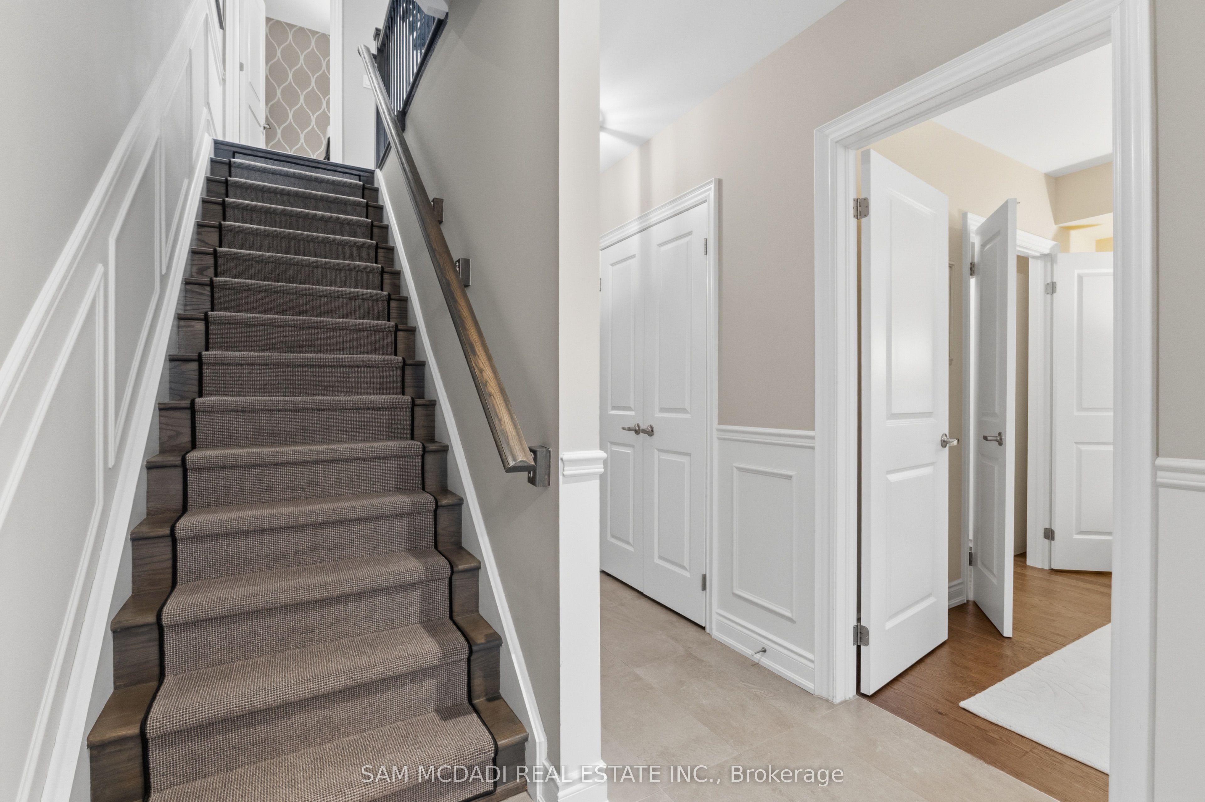 2029 Queensborough Gate, Mississauga, ON L5M 0Y1 photo 4