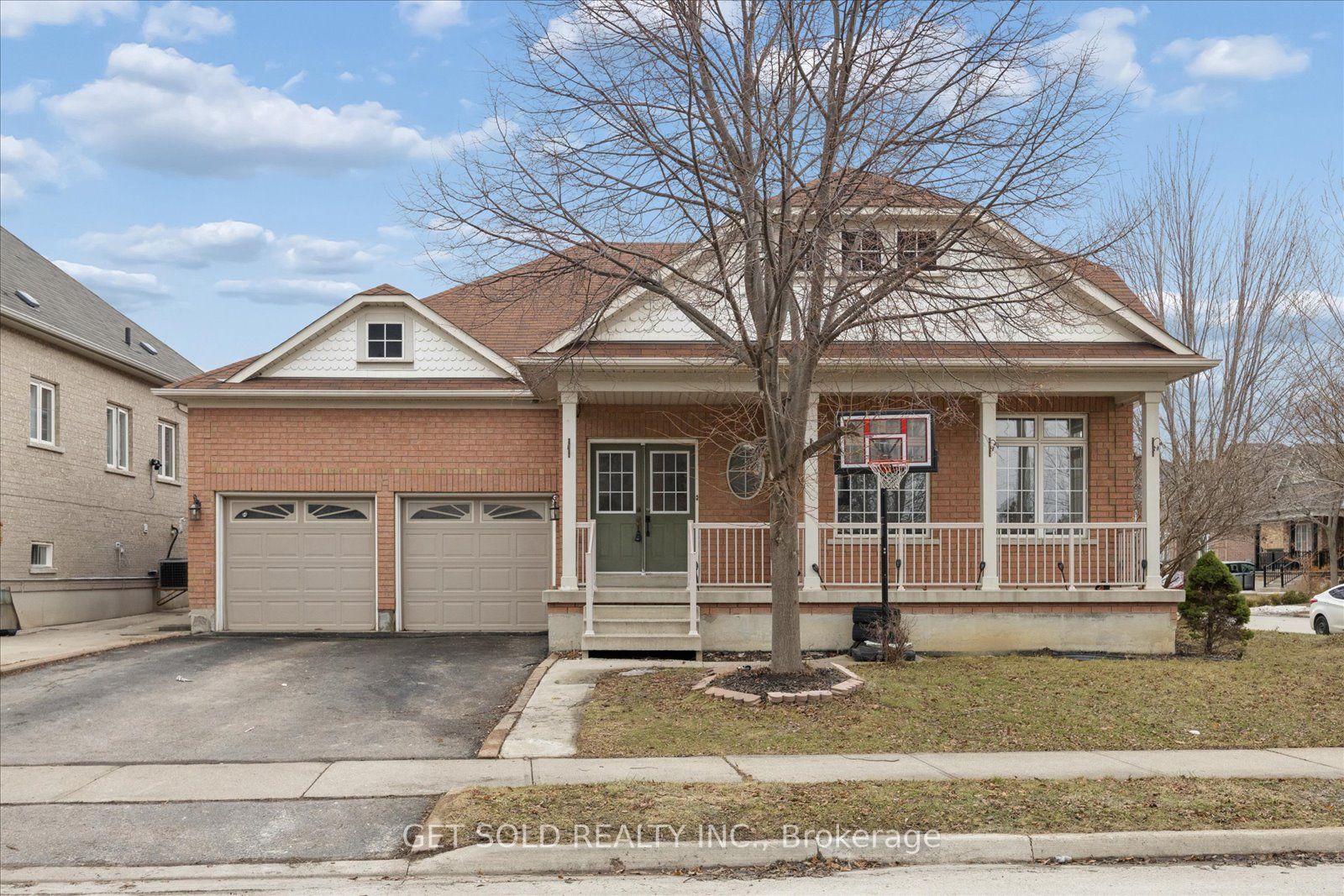 16 Deerchase Road, Brampton, ON L6P 2L4