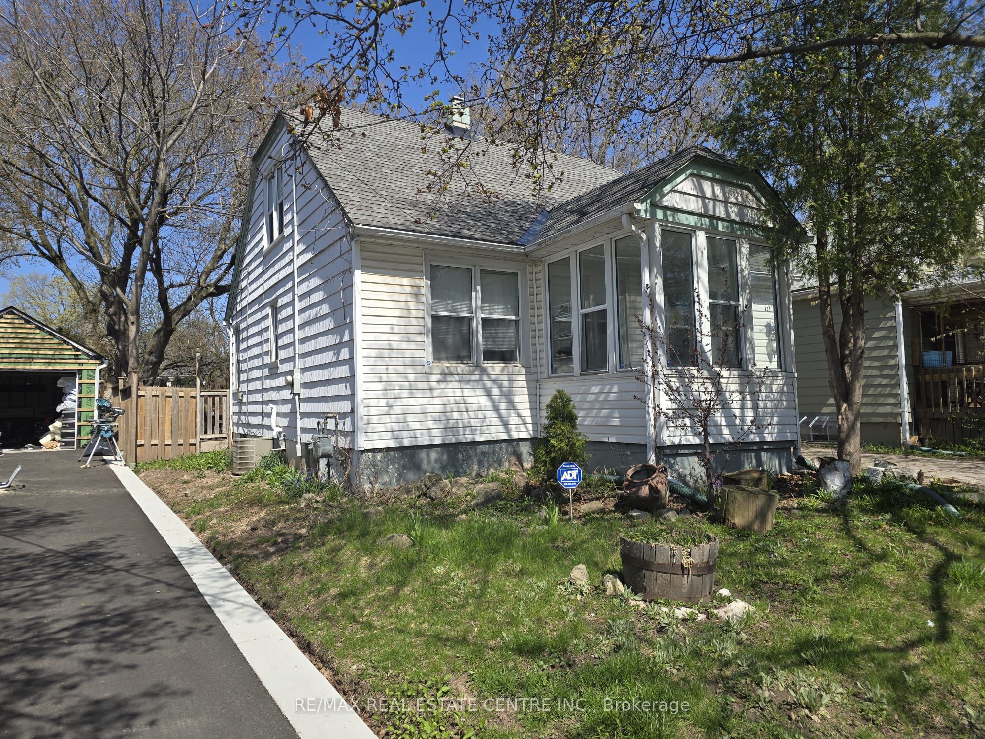 131 Stewart Street, Oakville, ON L6X 1X8 photo 2