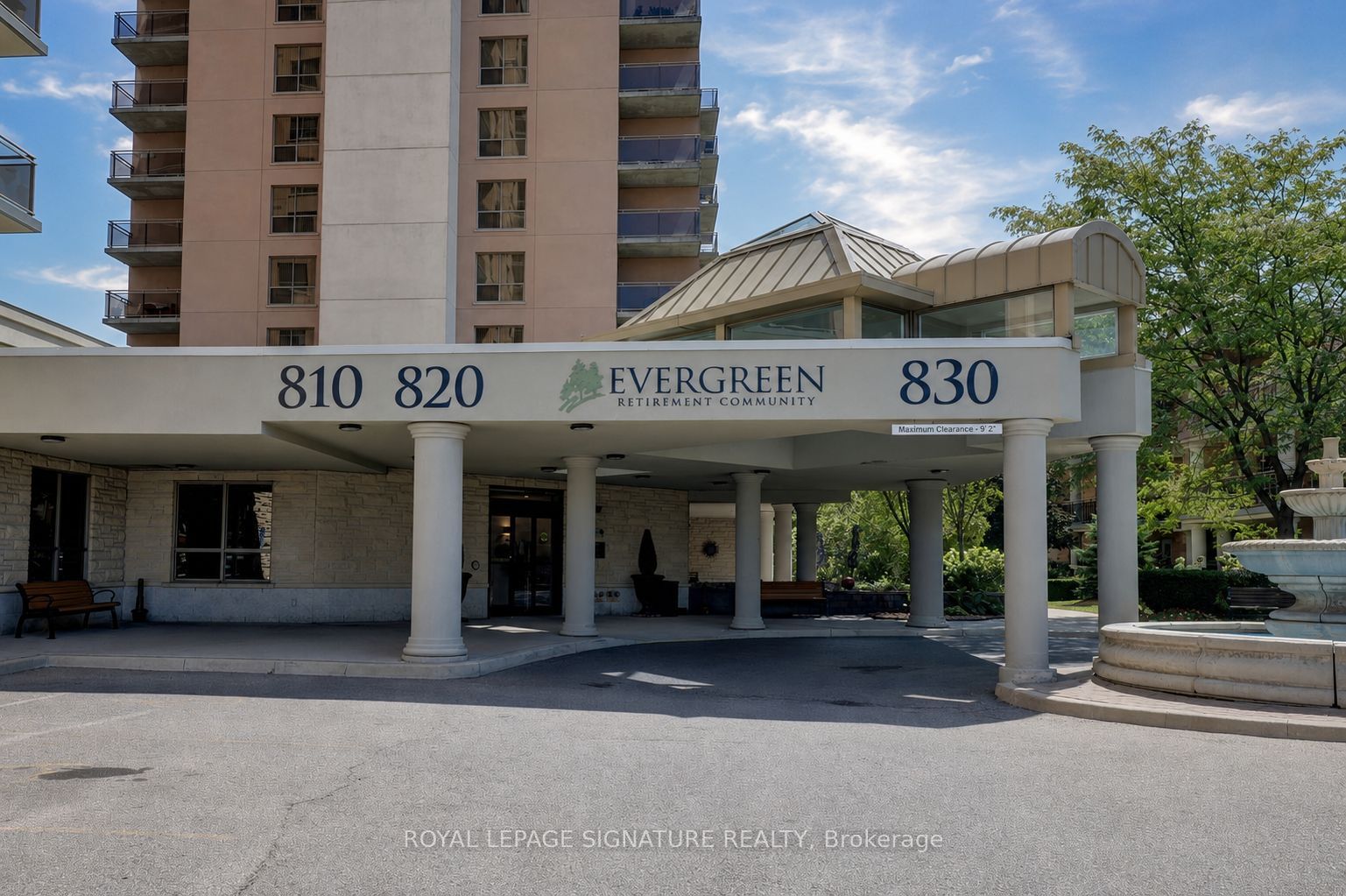 810 Scollard Court 1003, Mississauga, ON L5V 0A4 photo 2